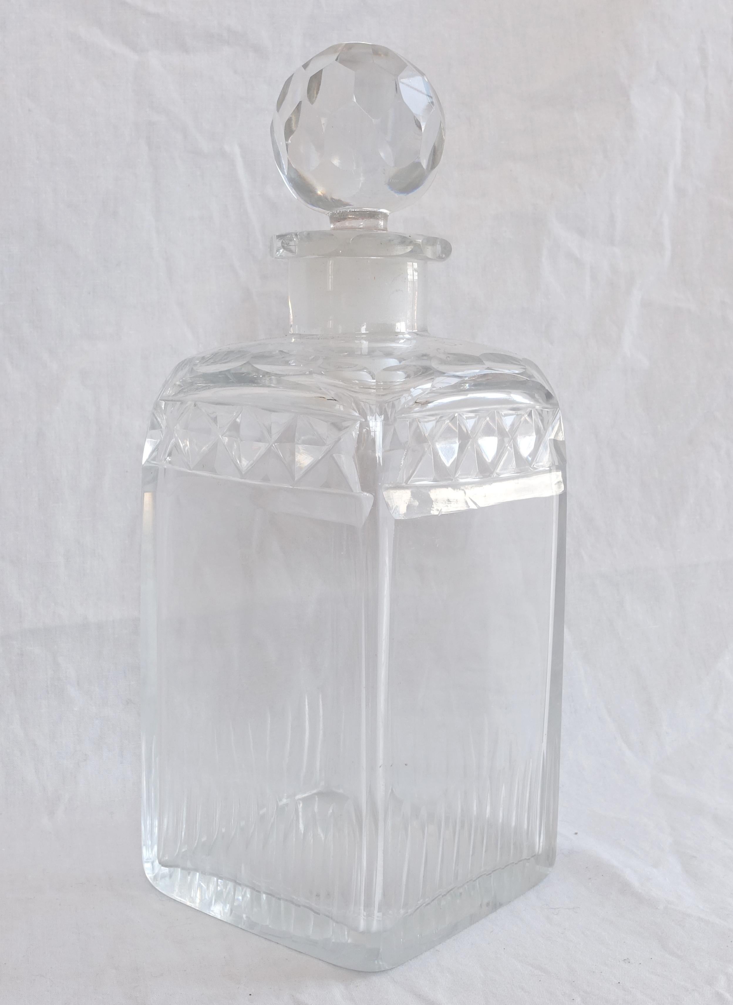 Facetté Coffret à liqueurs en cristal Le Creusot - 6 bouteilles dans le coffret - 19e siècle - vers 1815 en vente