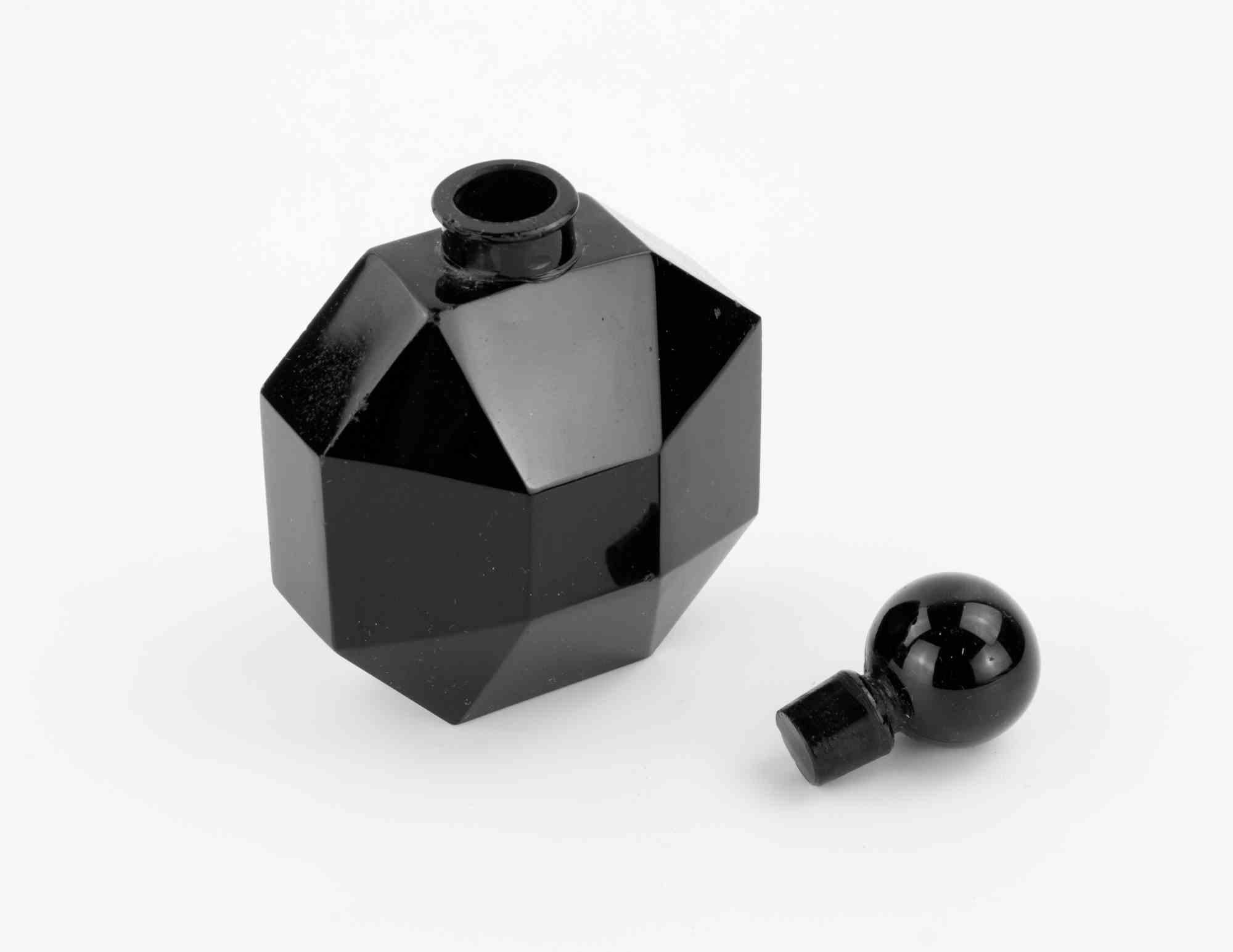 Le Dandy D'Orsay Black Baccarat Glass Perfume Bottle, 1920s In Good Condition For Sale In Roma, IT