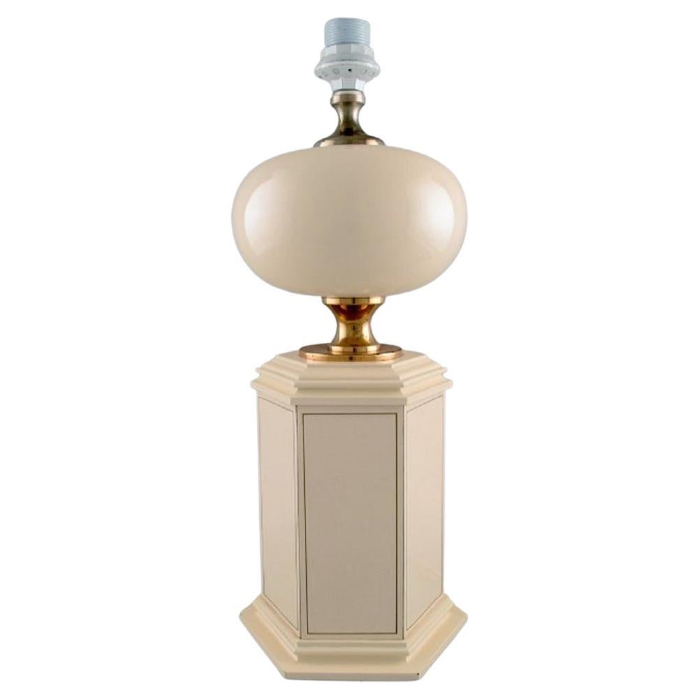 Le Dauphin, France, Large Table Lamp in Cream Lacquered Metal and Brass, 1970s