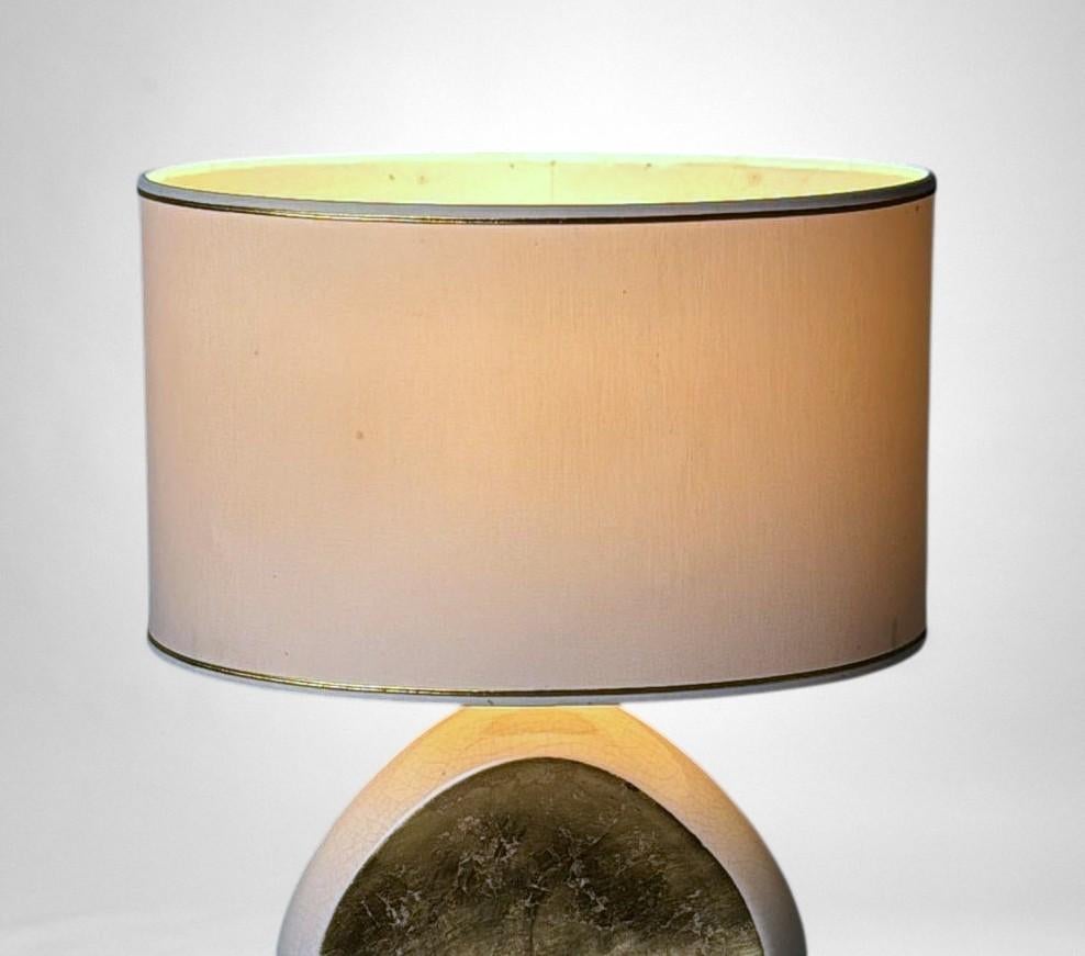 Lampada da tavolo francese Le Dauphin in porcellana smaltata crepata con accenti in foglia d'oro in vendita 4
