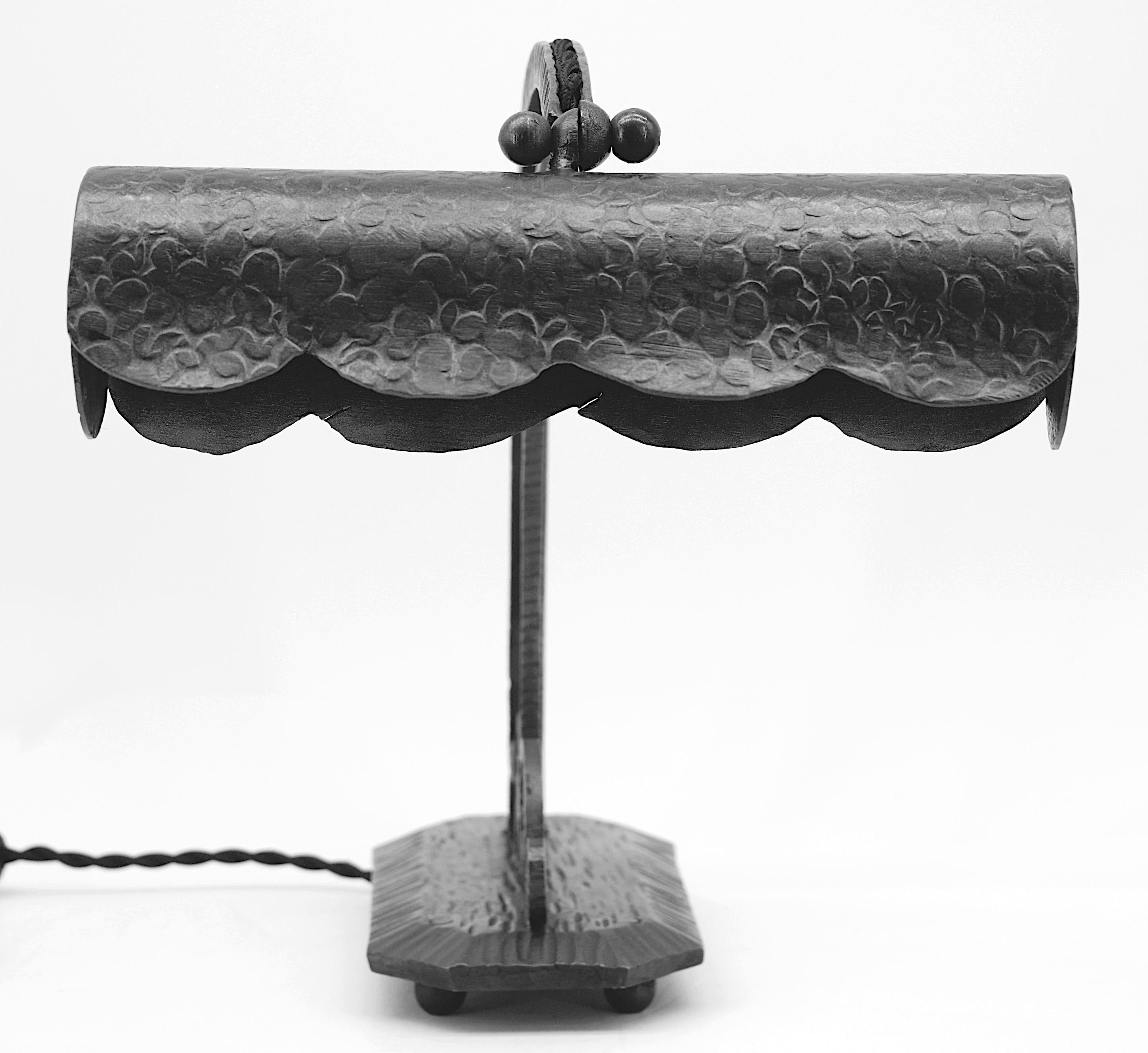 Le Fer Forge French Art Deco Piano / Desk / Table Lamp, 1920s In Good Condition For Sale In Saint-Amans-des-Cots, FR