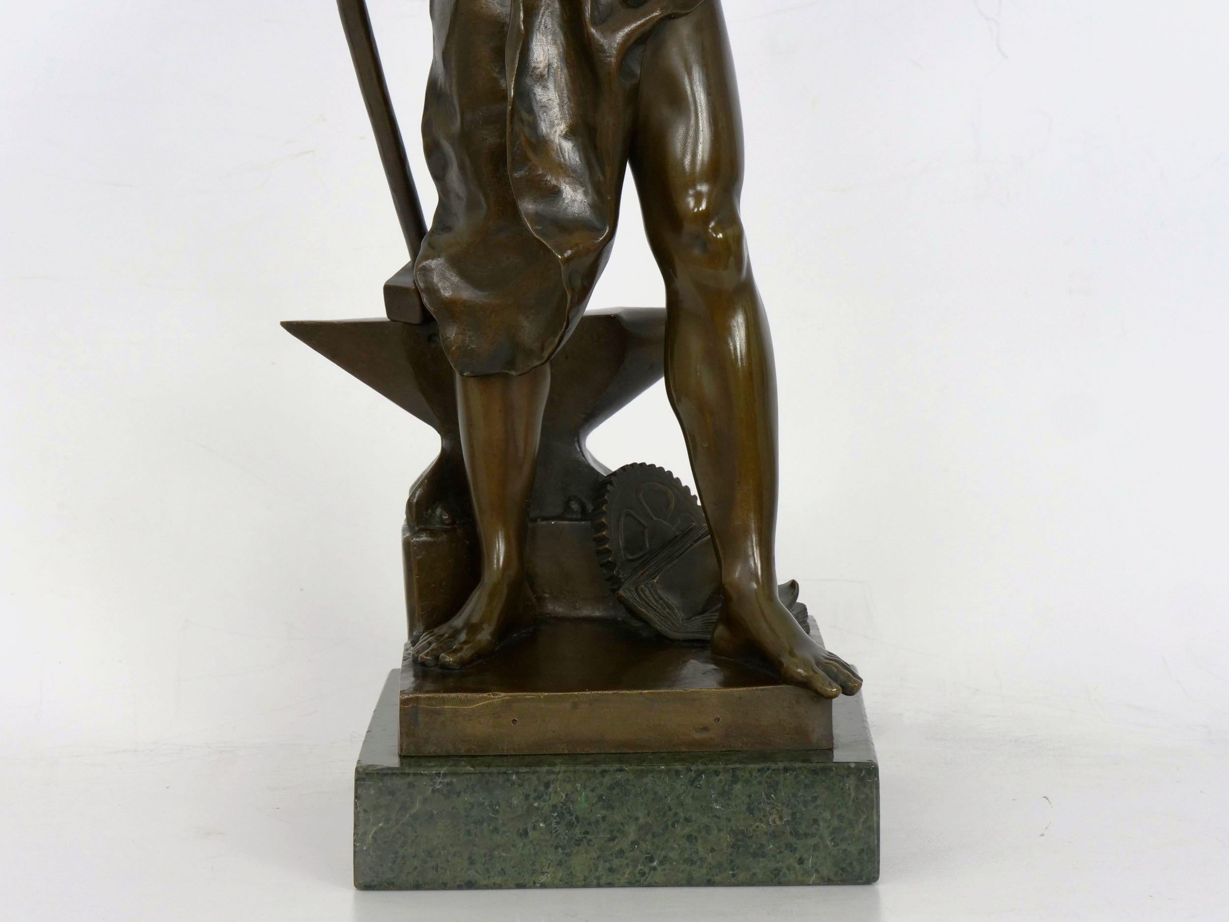 Sculpture française en bronze de forgeron représentant un forgeron par Jean-Baptiste Germain 2