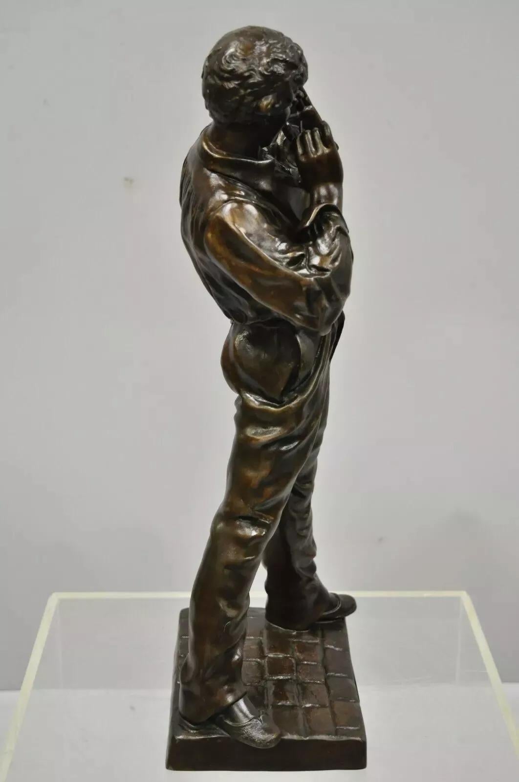Le Fumeur Escultura francesa de escultura de helio de hombre joven fumando de Charles Masse Spelter en venta