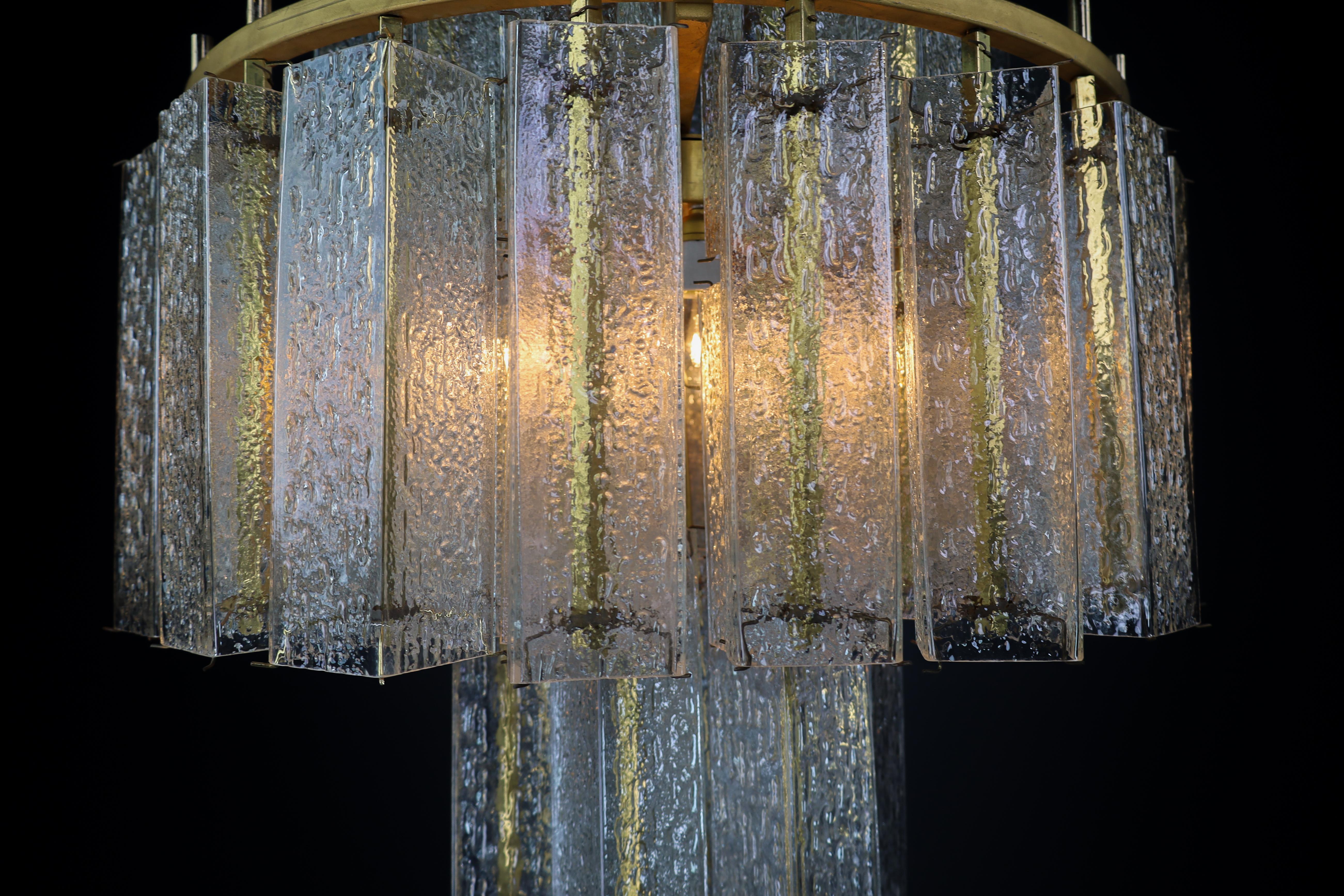 20th Century Le Grande XL Midcentury Chandelier In Brass & Structured Ice Glass, Austria 1950 For Sale