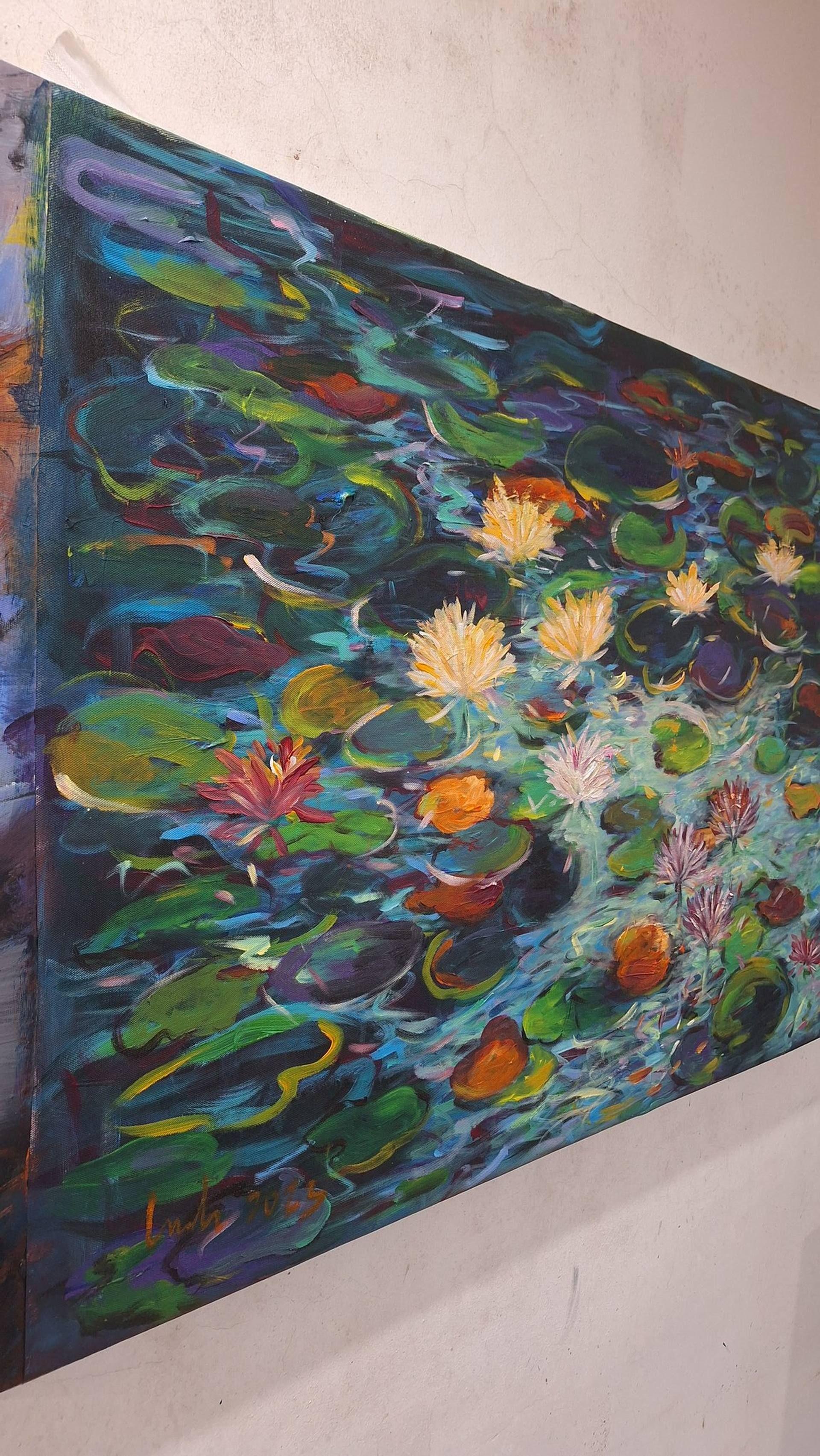 La peinture de la nuit d'automne au clair de lune reflète la beauté de la surface du lac la nuit. L'éclat des fleurs qui scintillent dans la lumière dissipe le silence de la nuit et fait place à une musique symphonique qui se mêle à l'harmonie