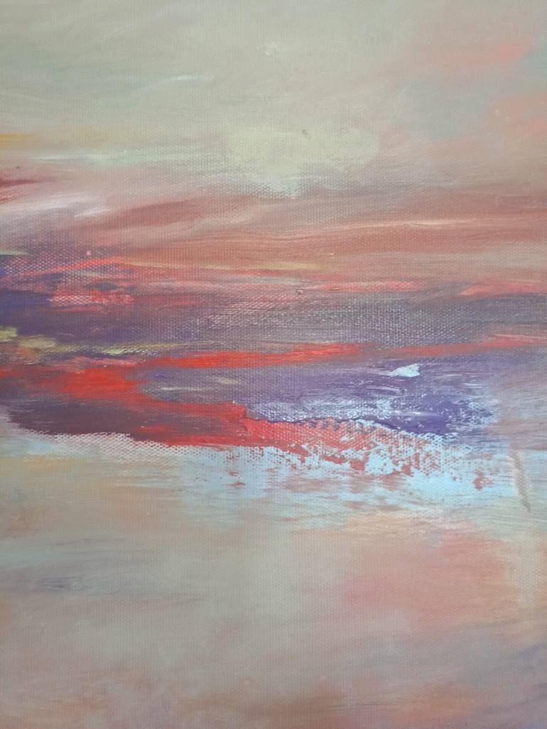 Close-up image of sunset when the day is slowly drifting towards the afternoon, all seem to want to end the day, the feeling of warmth slowly seems to want to hold onto something for the rest to move in the soul, the The sunset reflected on the