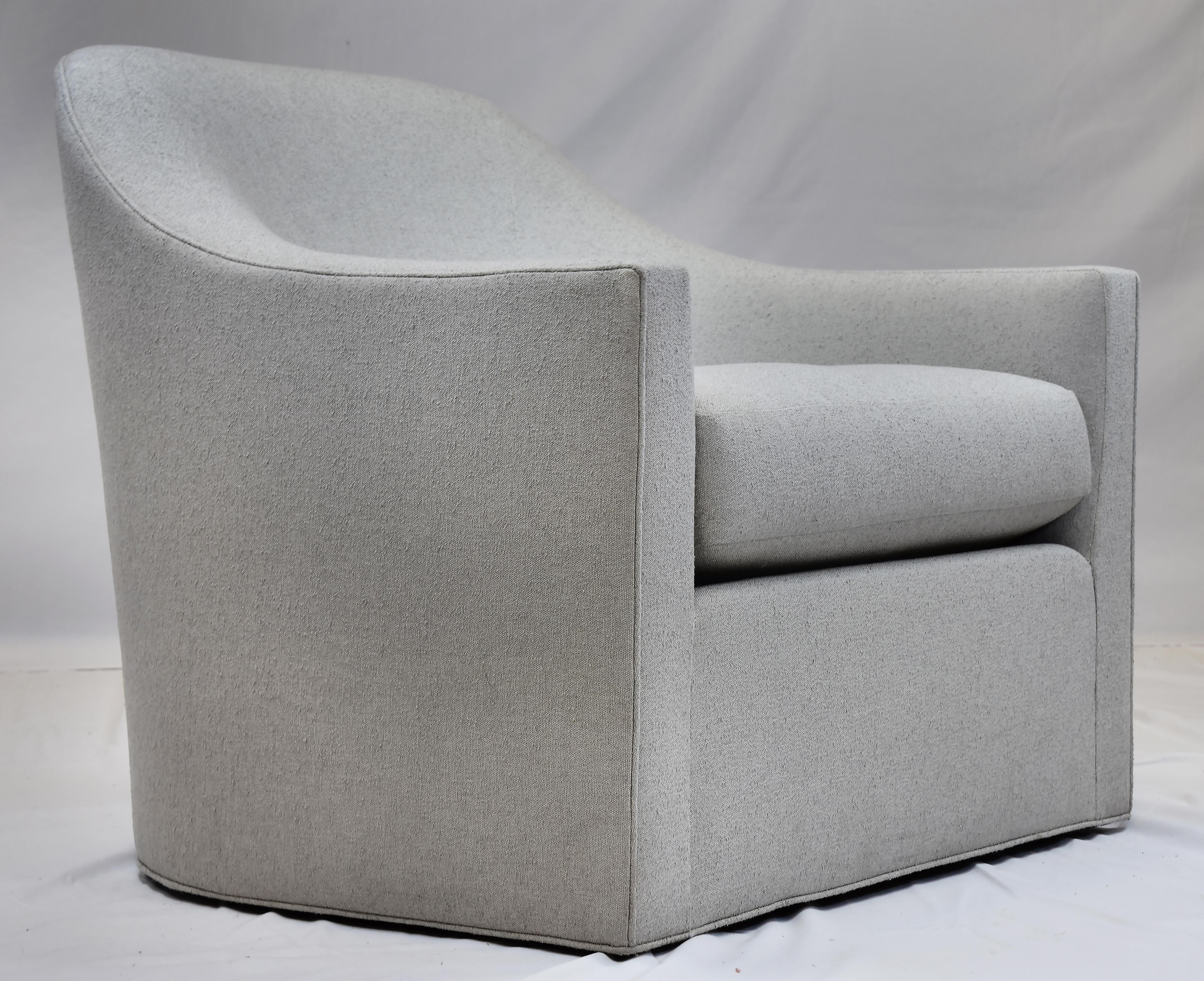 Le Jeune Upholstery Coach Barrel Chair Ausstellungsraum Modell im Zustand „Gut“ im Angebot in Miami, FL