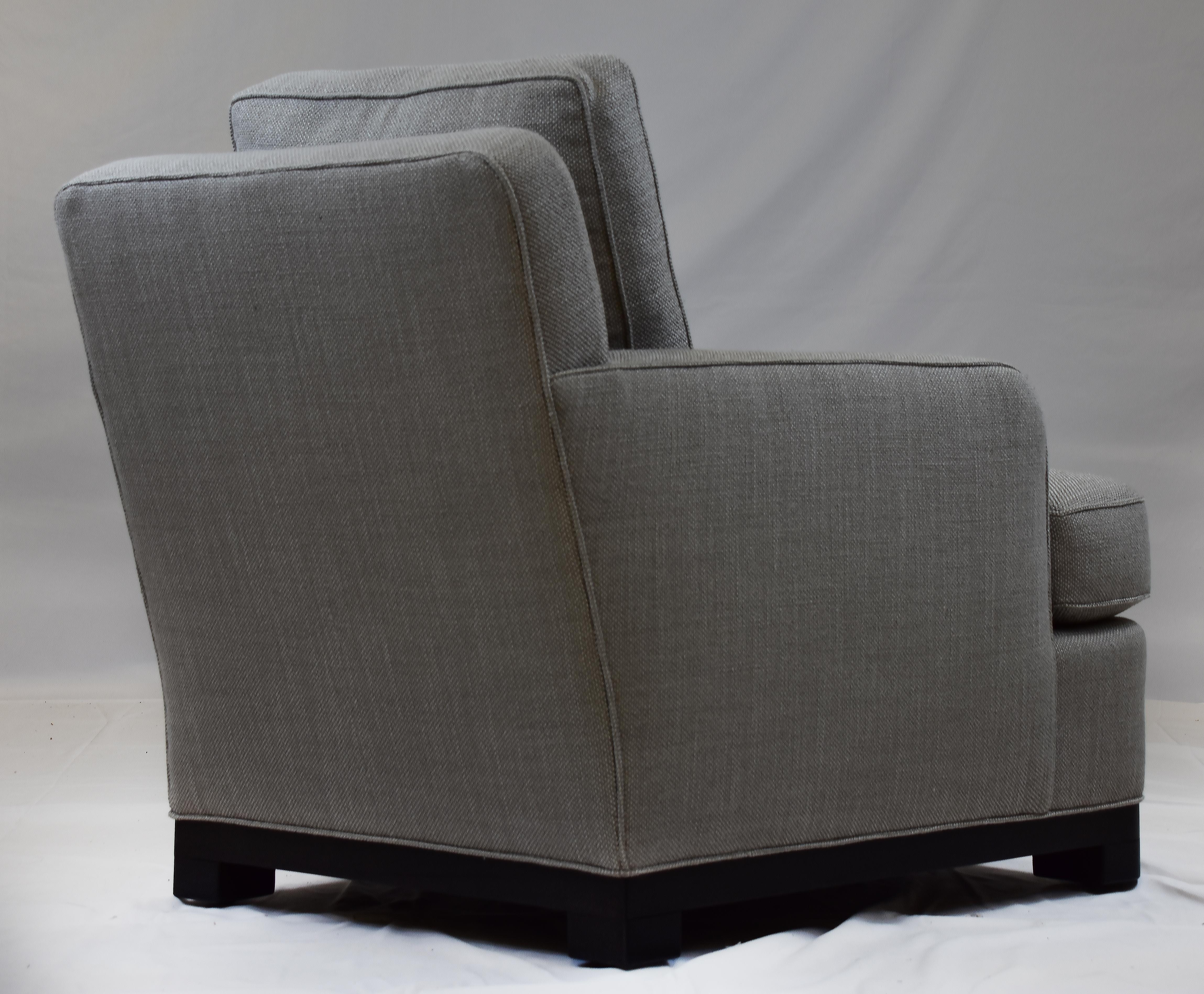 Le Jeune Upholstery Madison Lounge Chair Showroom Model In Good Condition For Sale In Miami, FL
