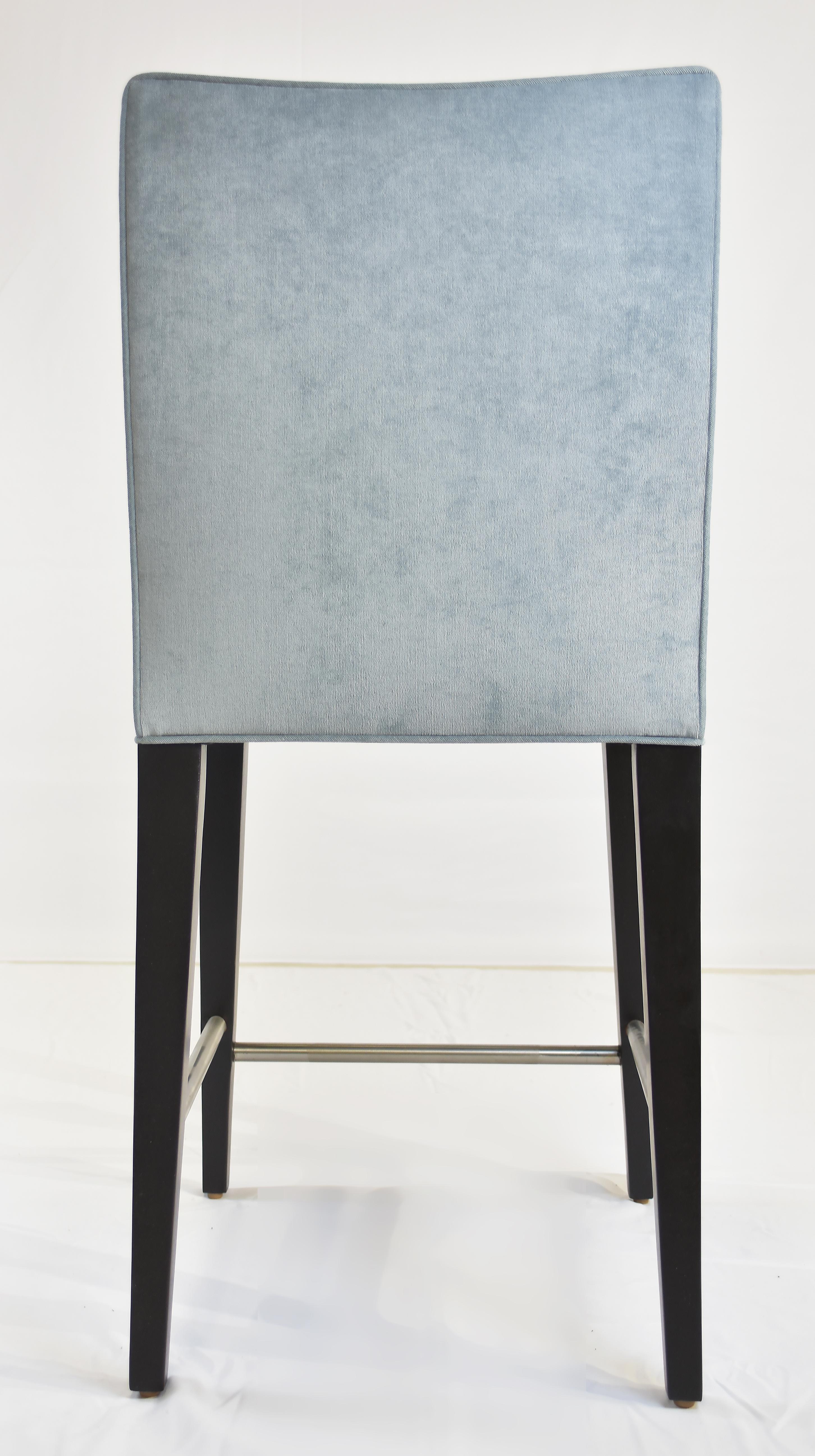 XXIe siècle et contemporain Le Jeune Upholstery Regal Counter Stool Showroom Model en vente