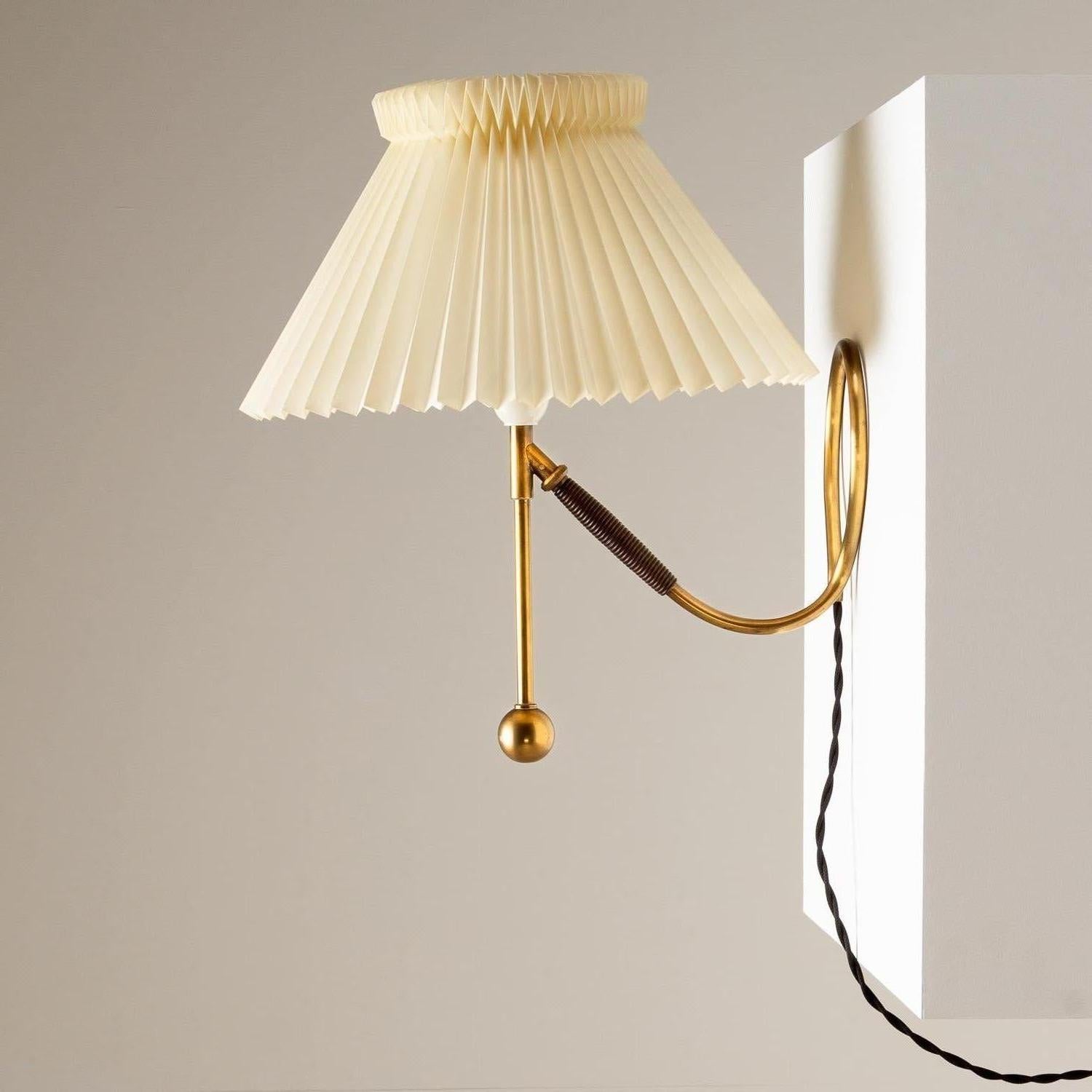 Le Klint 306 Wall or Table Lamp in Brass by Kaare Klint, Denmark, 1950s In Good Condition For Sale In Berkhamsted, GB