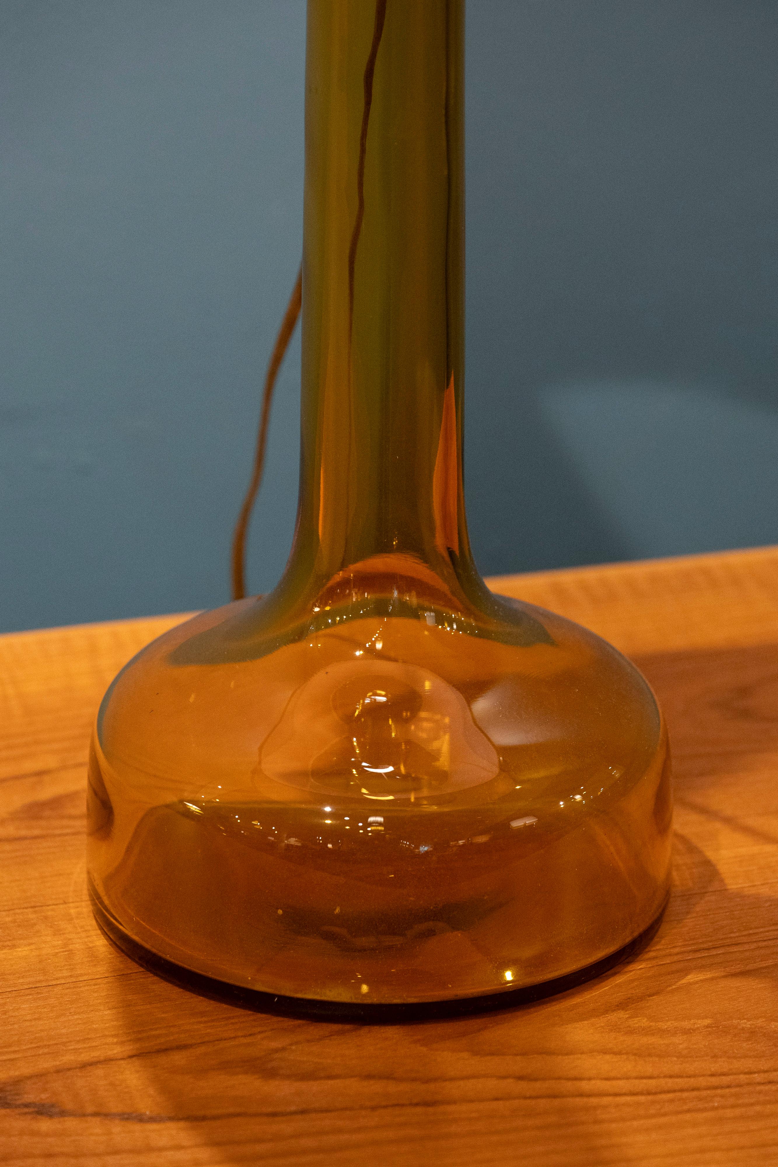 Lampada in vetro ambrato Le Klint, Model 323 Danimarca In condizioni buone in vendita a San Francisco, CA