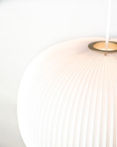 Pendentif Le Klint Lamella  Model No. 1-132 en plastique blanc Par Takagi & Homstvedt