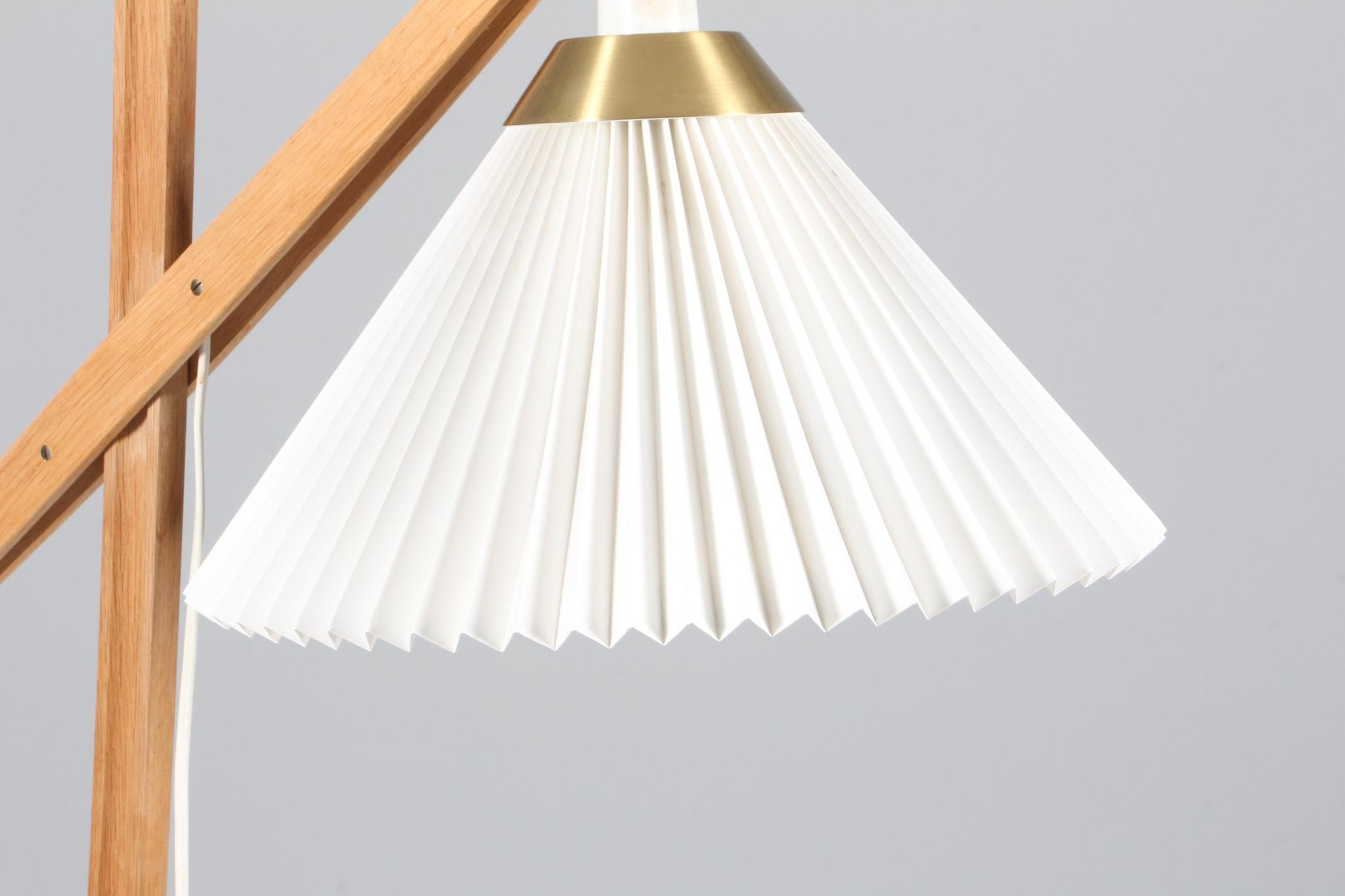 Scandinavian Modern Le Klint Oak Floor Lamp Model 325, Made in Denmark by Vilhelm Wohlert