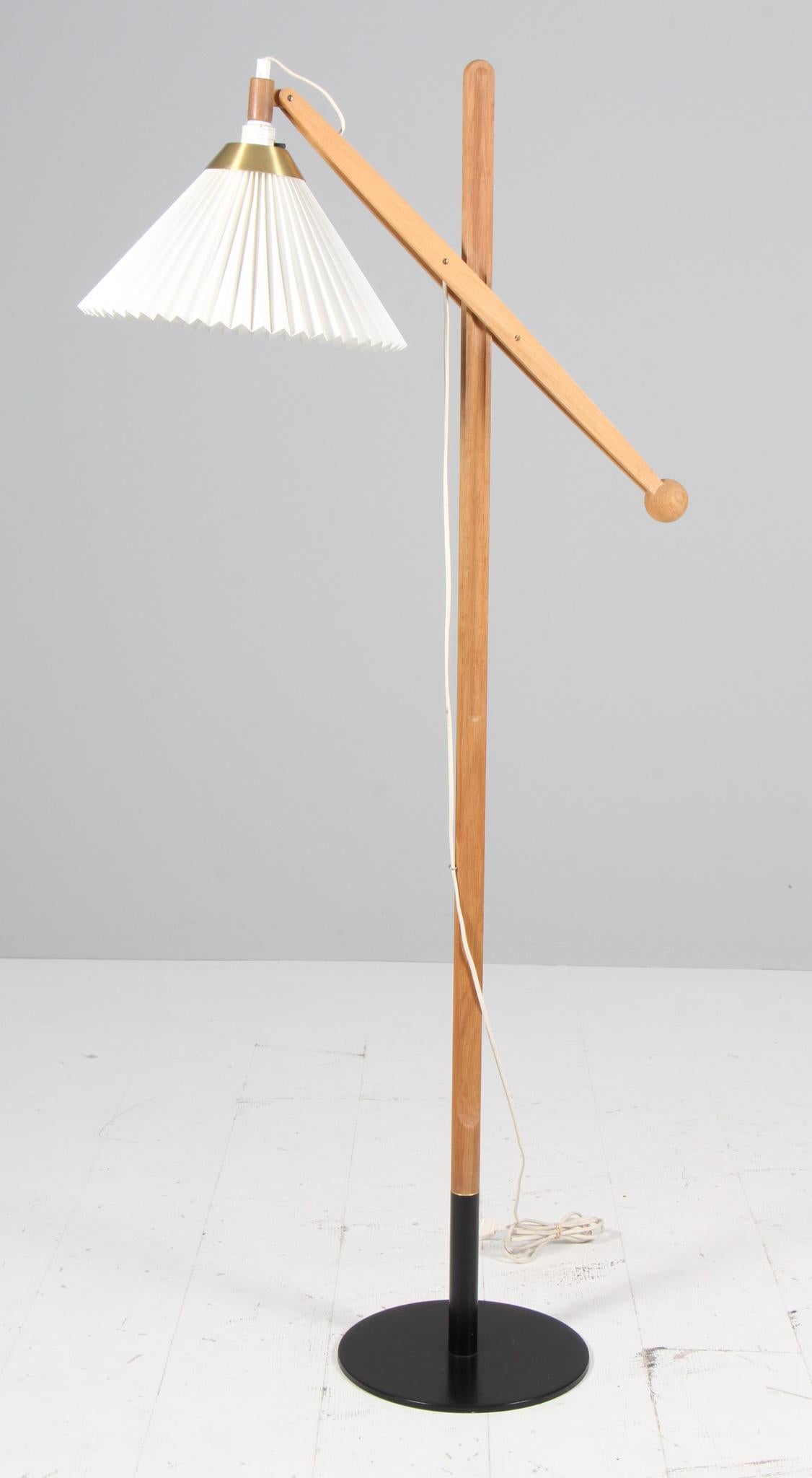 Le Klint Oak Floor Lamp Model 325, Made in Denmark by Vilhelm Wohlert 1
