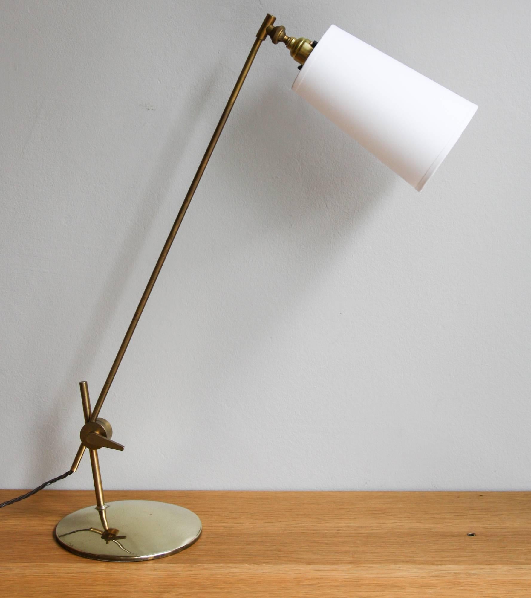 Vintage table lamp made by Le Klint, Denmark, 1960s.
The head can be moved around a 360 degree solid angle, while the arm's direction can be adjusted through the sculptural bracket, which in turn slides along the little stem.
In polished brass