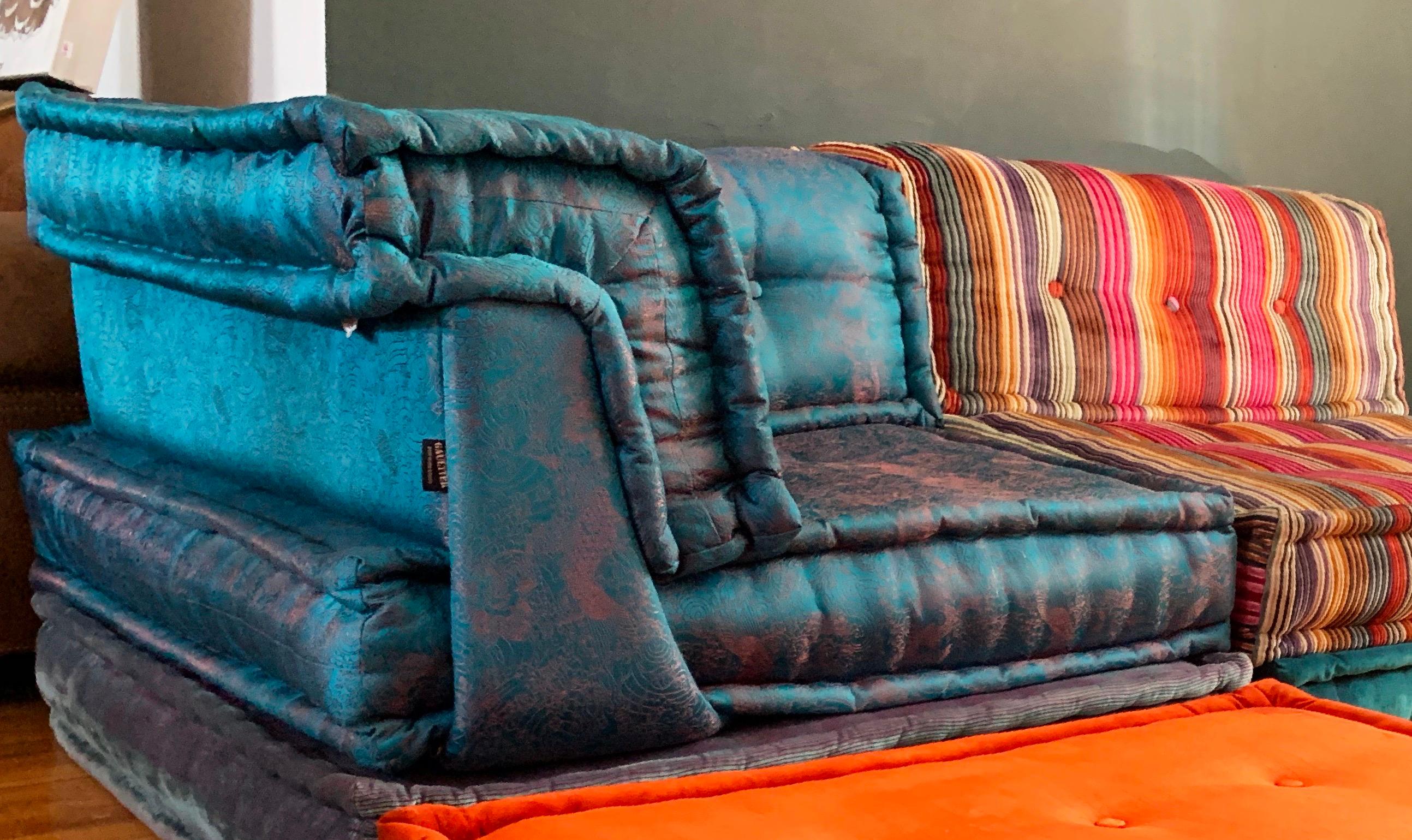 Le Mah Jong modular sofa corner lounge chair Roche Bobois Gaultier silk velvet. Extremely rare custom silk Gaultier set of two Mah Jong elements: a square cushion and the corner back element which come together as shown in the main image. 

From