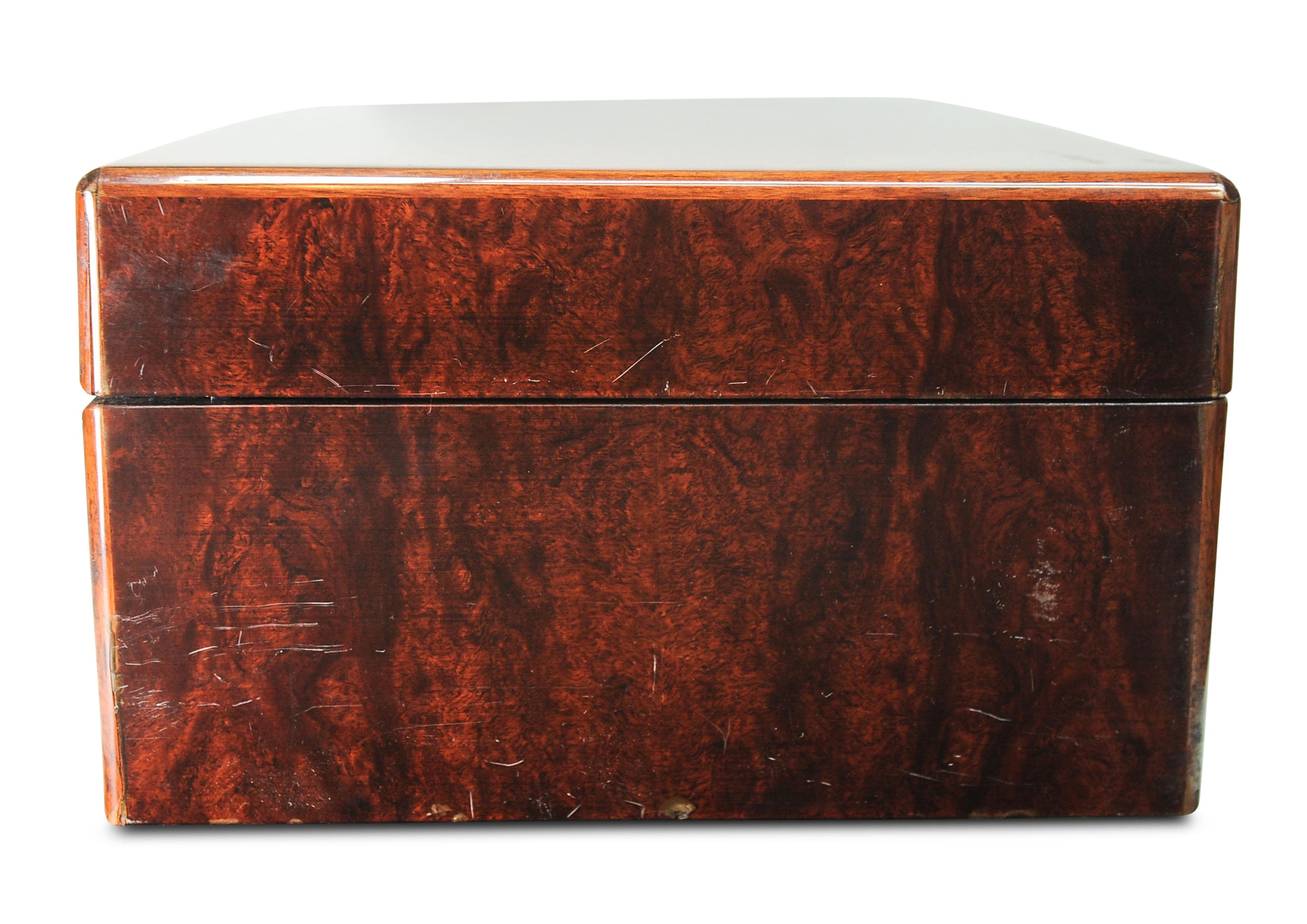 Le Maire Paris Humidor Cigar Box with Burrwood Veneer With Chrome Fittings (Boîte à cigares Le Maire Paris avec placage en bois de ronce et accessoires chromés) en vente 6