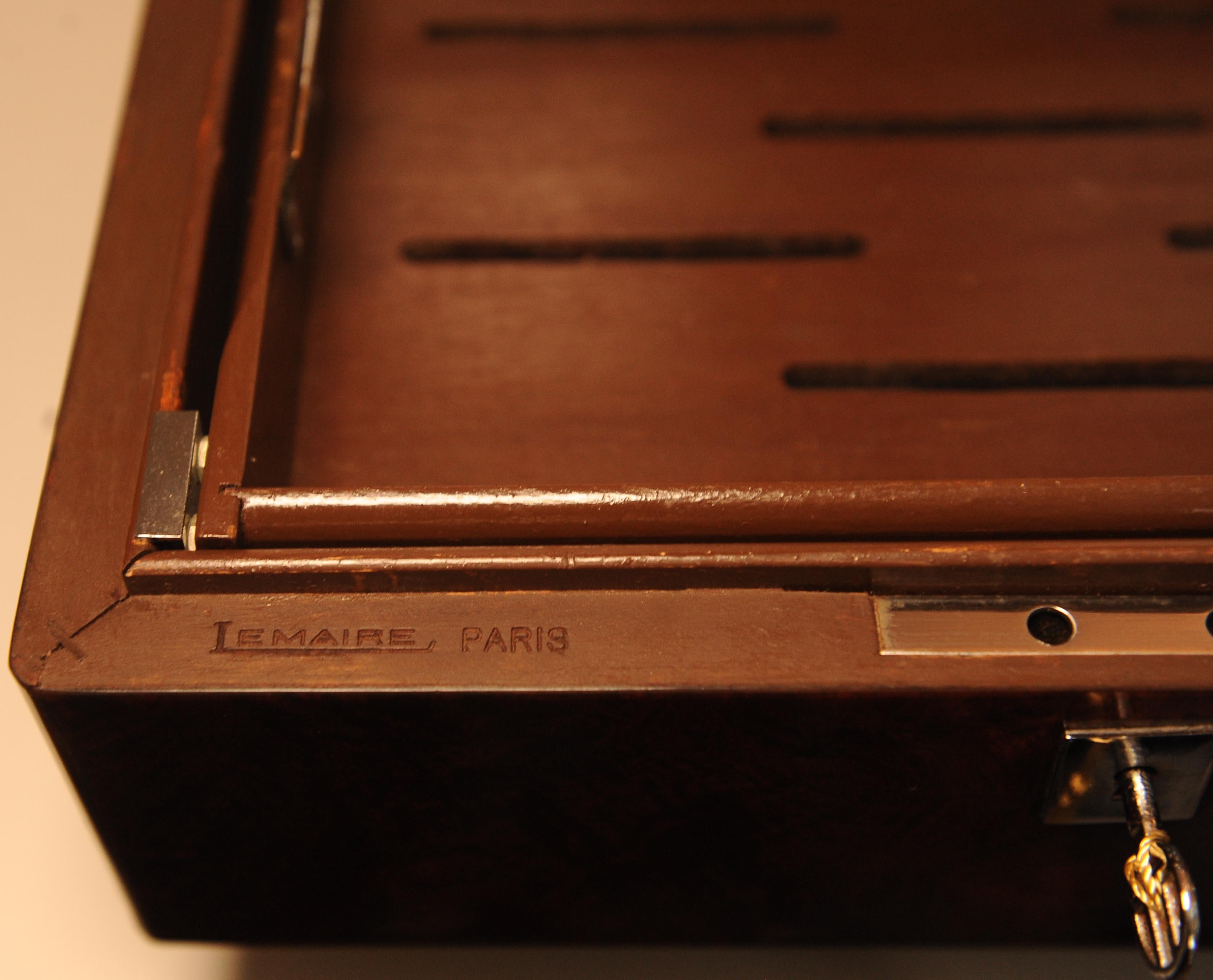 Le Maire Paris Humidor Cigar Box with Burrwood Veneer With Chrome Fittings (Boîte à cigares Le Maire Paris avec placage en bois de ronce et accessoires chromés) en vente 1