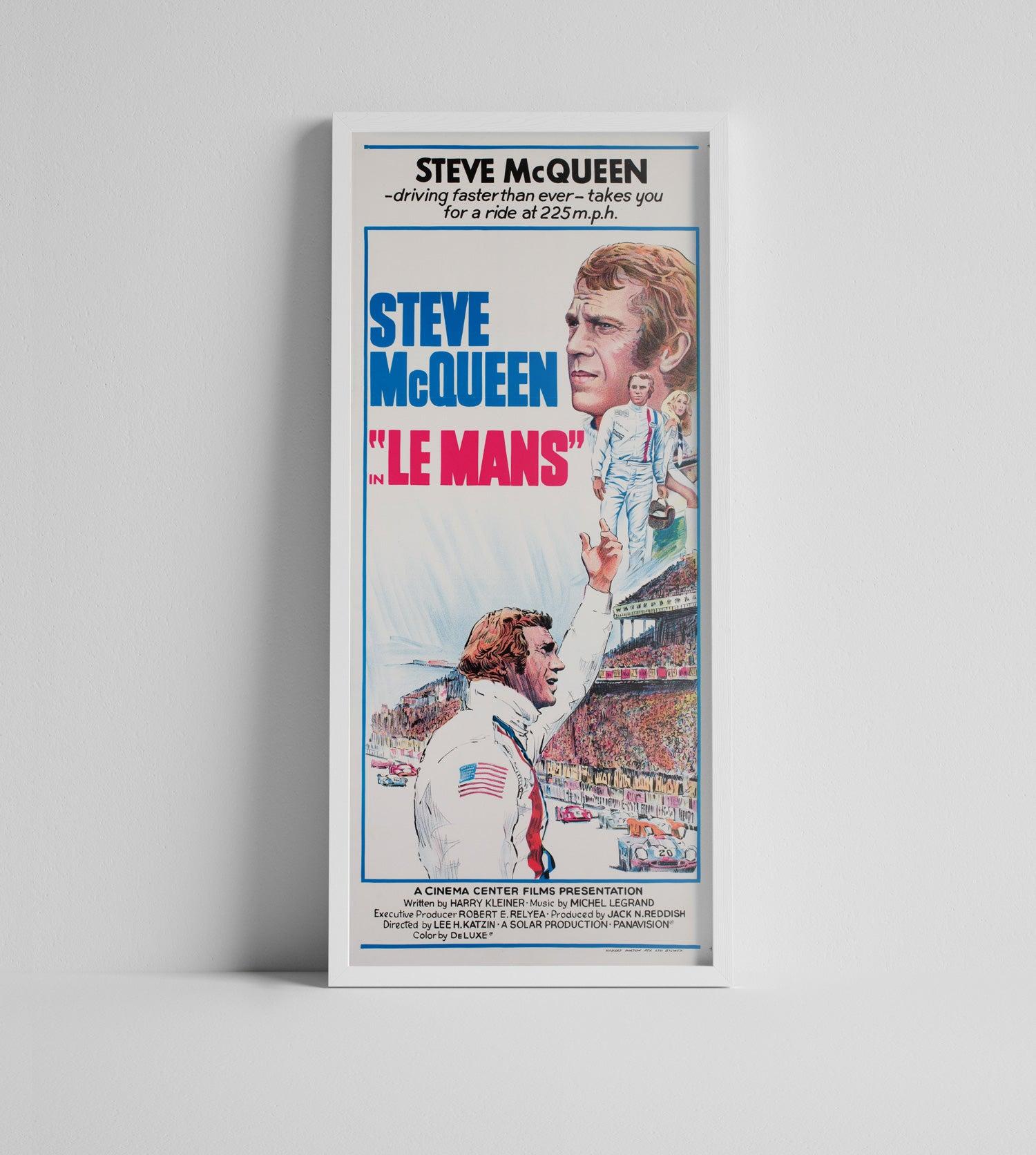 Sehr seltenes australisches Daybill-Filmplakat aus dem ersten Jahr der Veröffentlichung für Steve McQueens Rennsportklassiker Le Mans. Schön und sanft illustriert in einem für Tageszeitungen typischen Stil.

Dieses Vintage-Filmplakat hat eine Größe