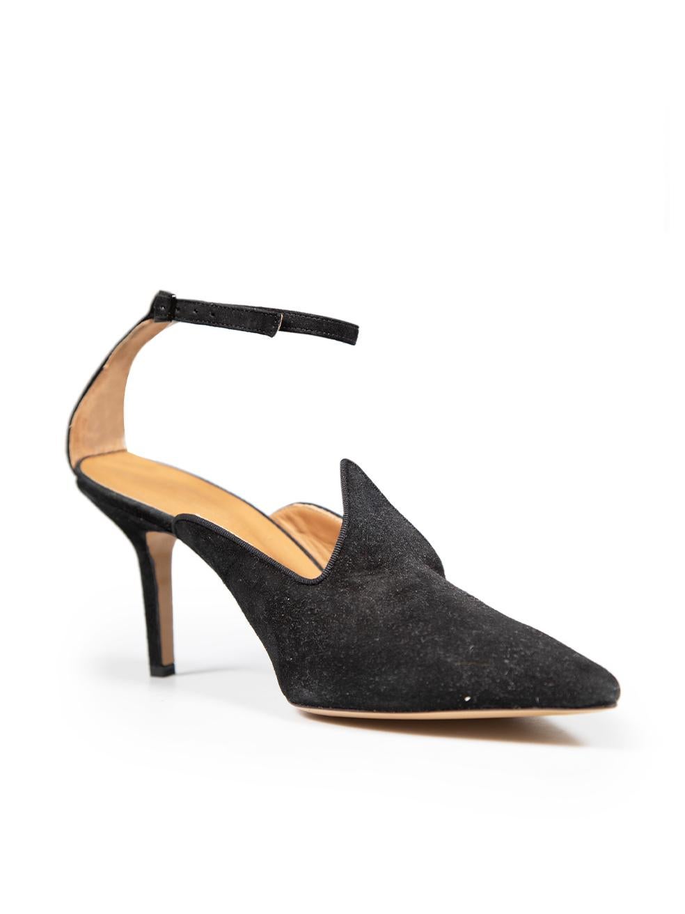 CONDITION is Very good. Minimal wear to the heels is evident. Minimal wear to the front tip and back is seen with discolouration marks on this used Le Mond Beryl designer resale item.
 
 
 
 Details
 
 
 Black
 
 Suede
 
 Heels
 
 Point toe
 
 High