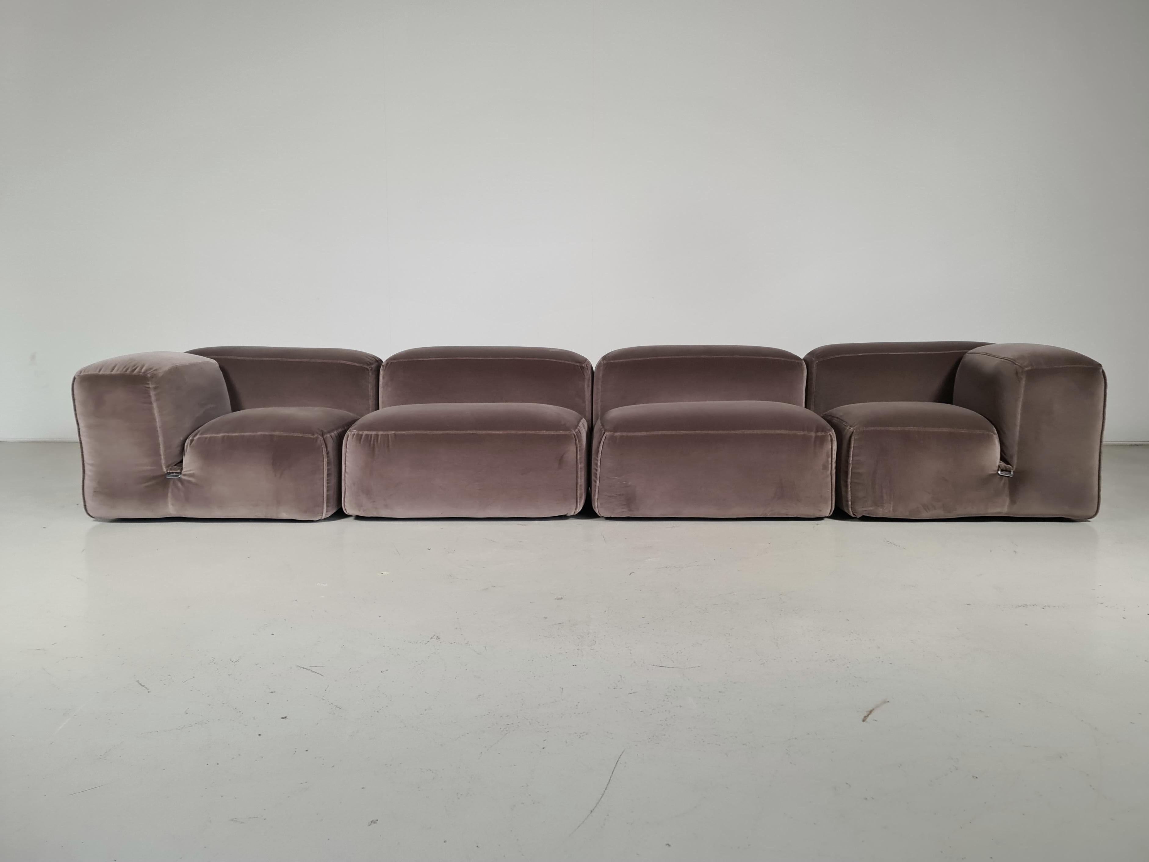 Late 20th Century Le Mura 4-Seater Sofa in beige/grey velvet by Mario Bellini for Cassina, 1970s For Sale
