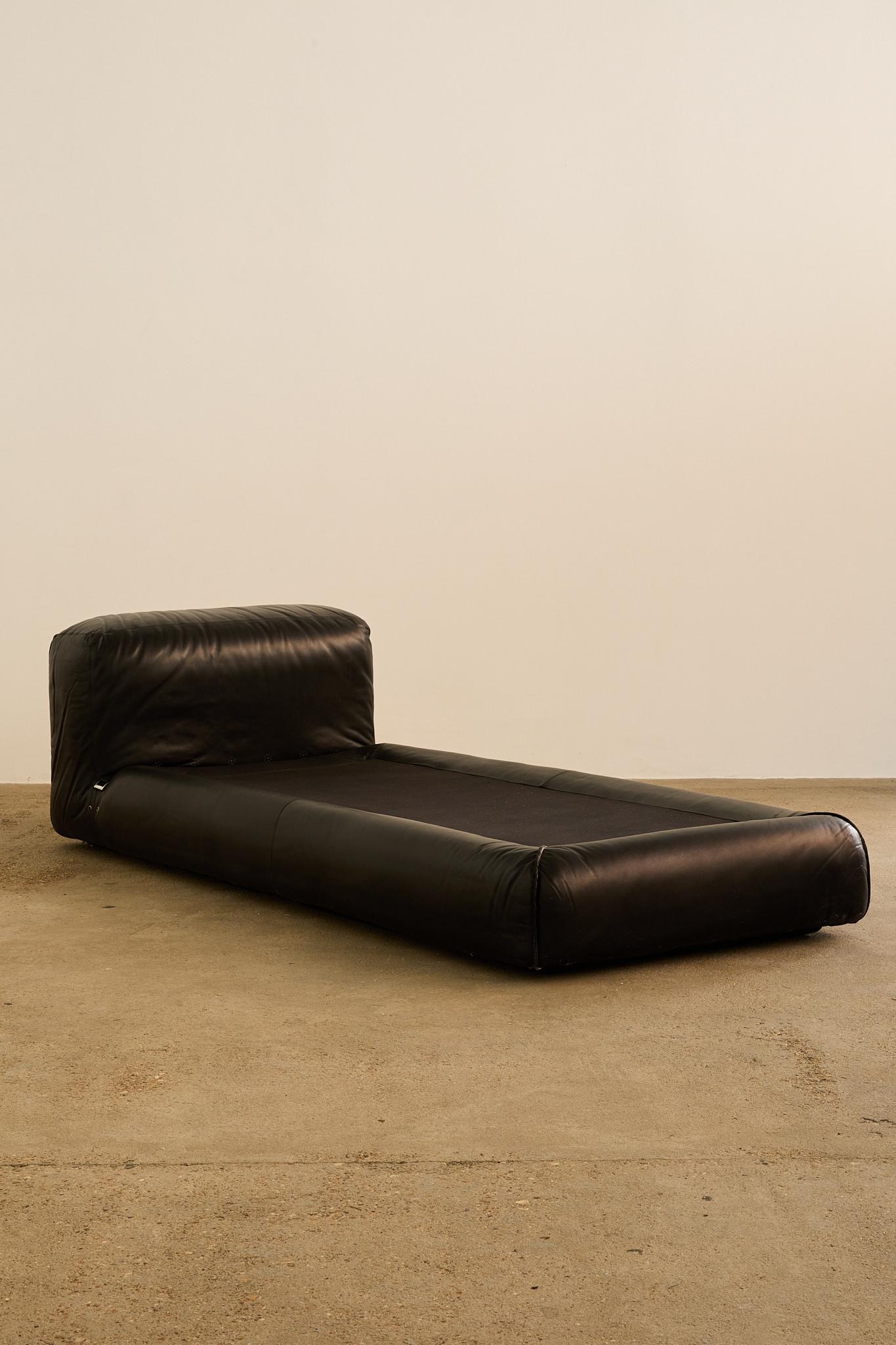 Le Mura Tagesbett (Moderne) im Angebot