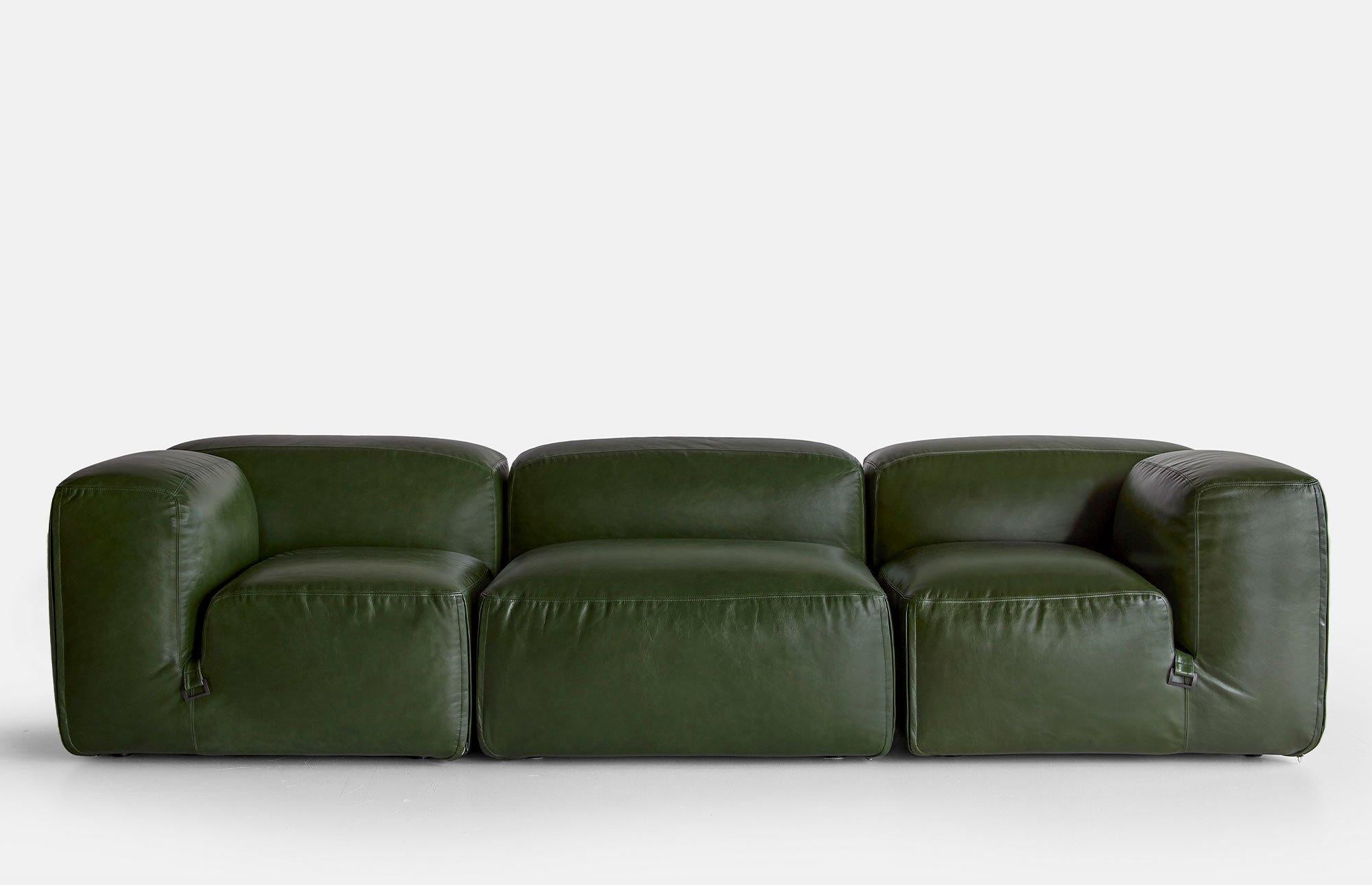 Le Mura Sofa – Designed by Mario Bellini

Le Mura is more than a sofa: it is a true modular system, a manifesto of radical design from the 1970s. With its bold aesthetic and versatile structure, Le Mura allows infinite compositions, adapting