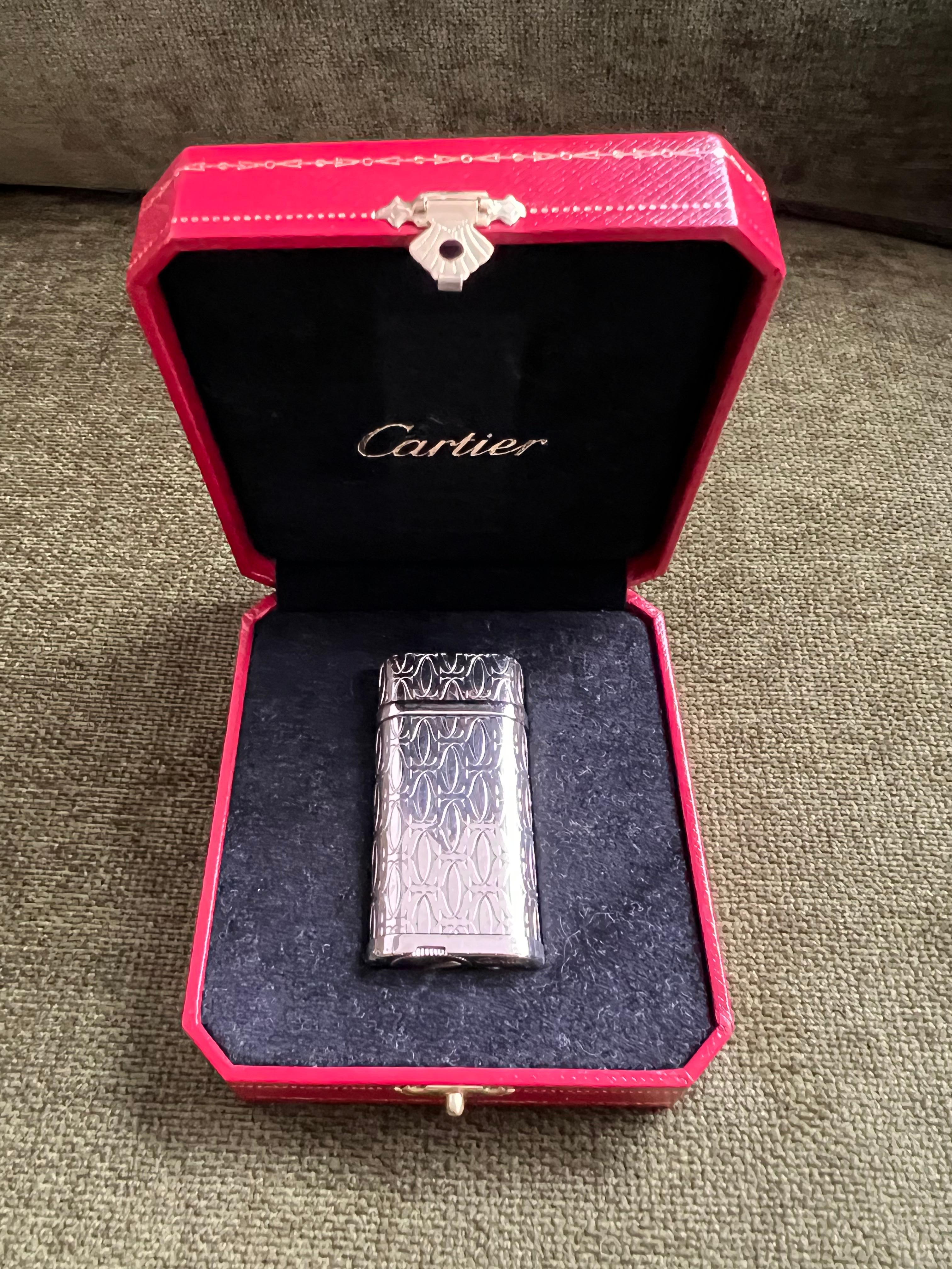 Le Must De Cartier Leuchte C De Logo Silber und Palladium-Finish (Künstler*in)
