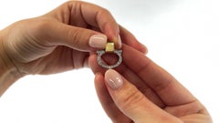 Le Must de Cartier Diamant-Anhänger „C“ aus 18 Karat Gold mit Diamanten