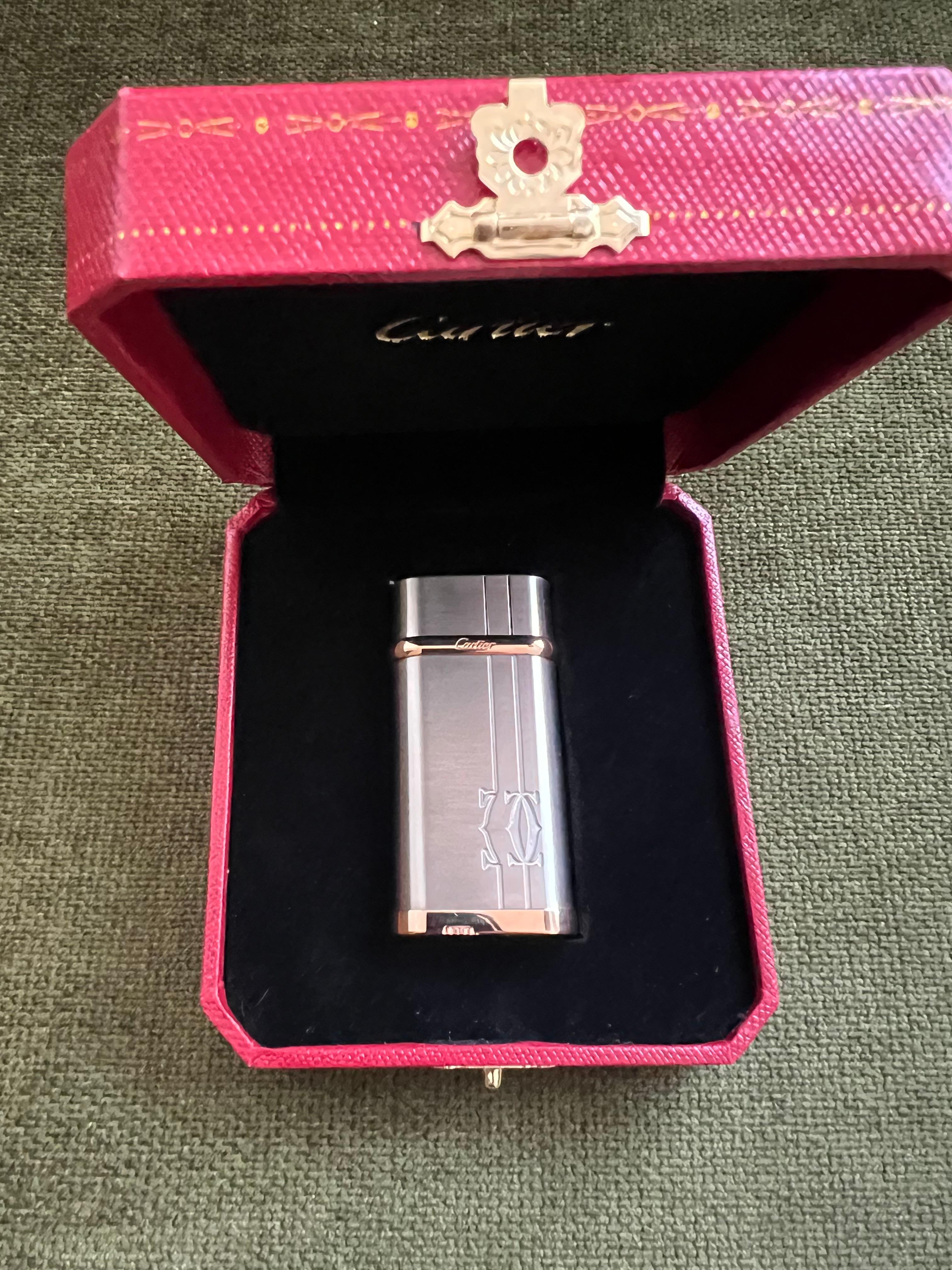 Le Must De Cartier Logo Gold & Palladium Lighter In Original Cartier Case For Sale 8