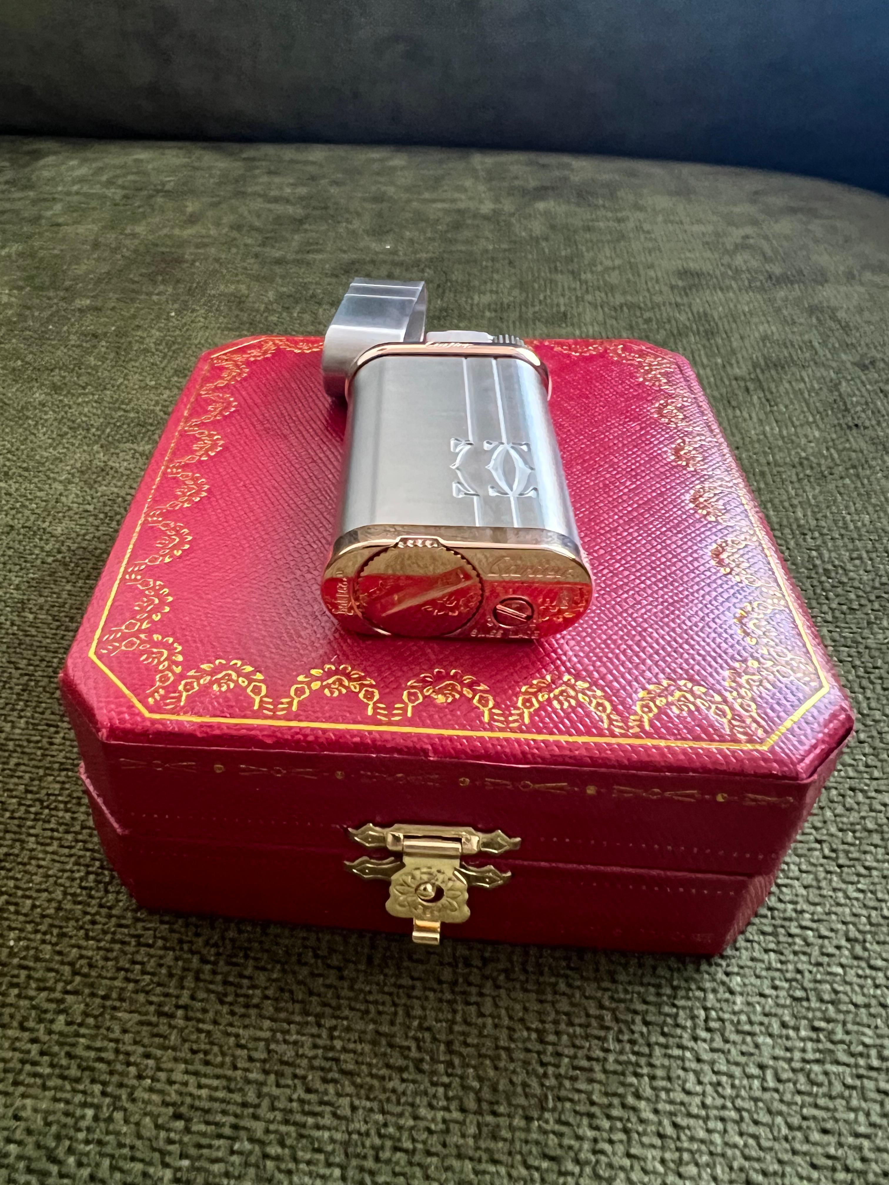  Le Must De Cartier Logo Briquet en or et palladium dans l'étui d'origine de Cartier Unisexe 