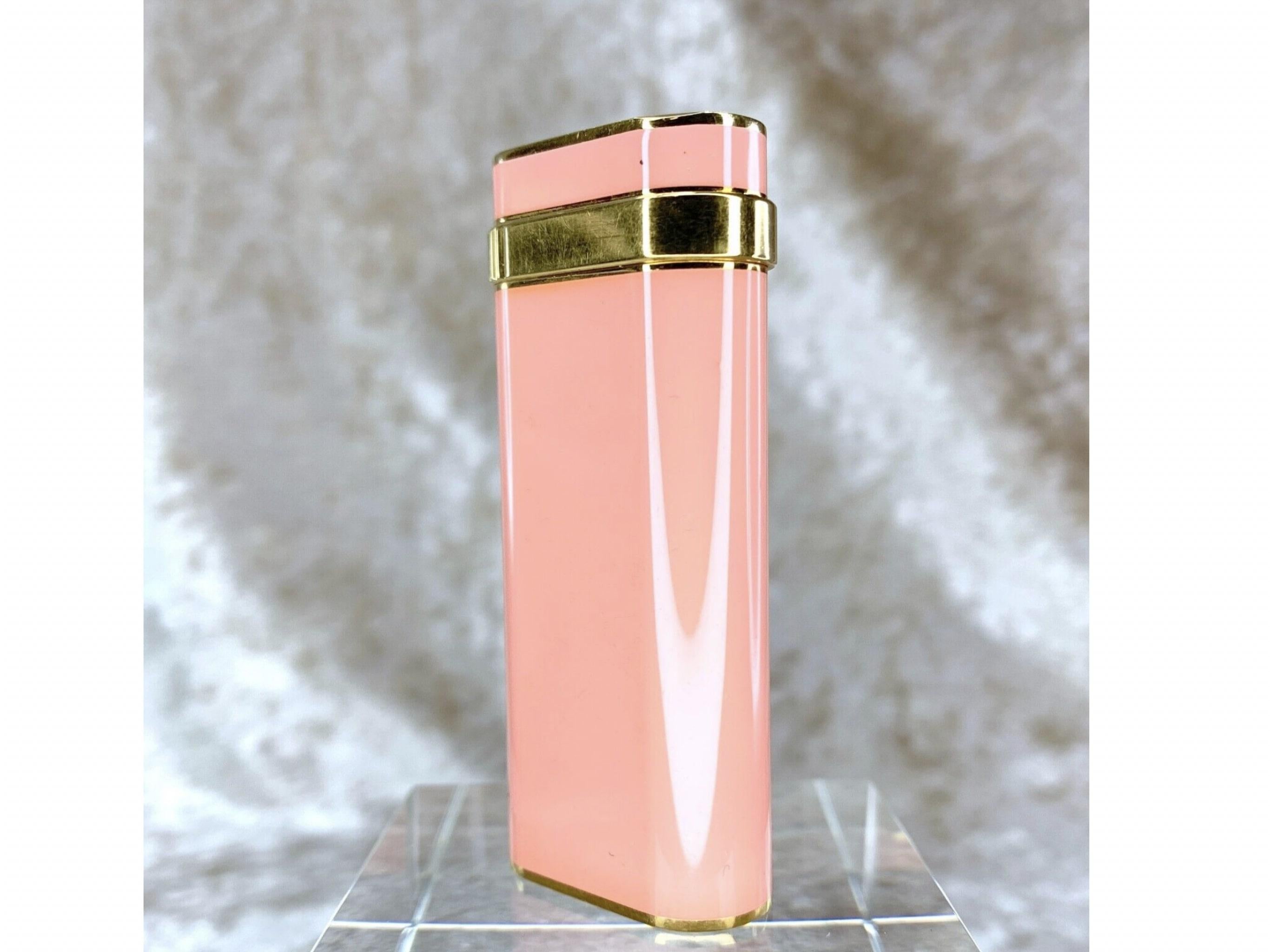 Le Must de Cartier, Very Rare, Candy Pink Lacquer & Gold Lighter In Excellent Condition In New York, NY