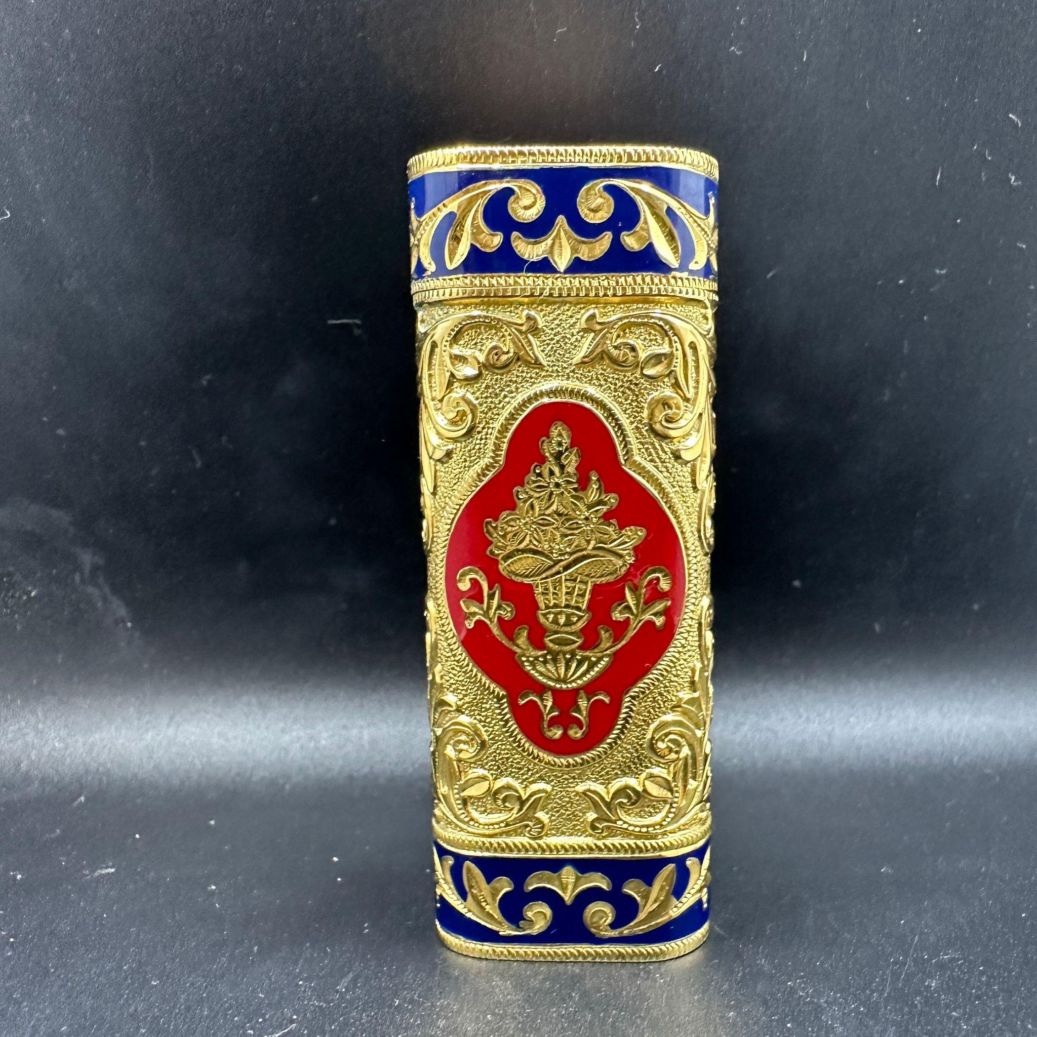Le Must de Cartier Very Rare Royking Lighter, 18k Gold Plating & Enamel Inlay  In Excellent Condition In New York, NY