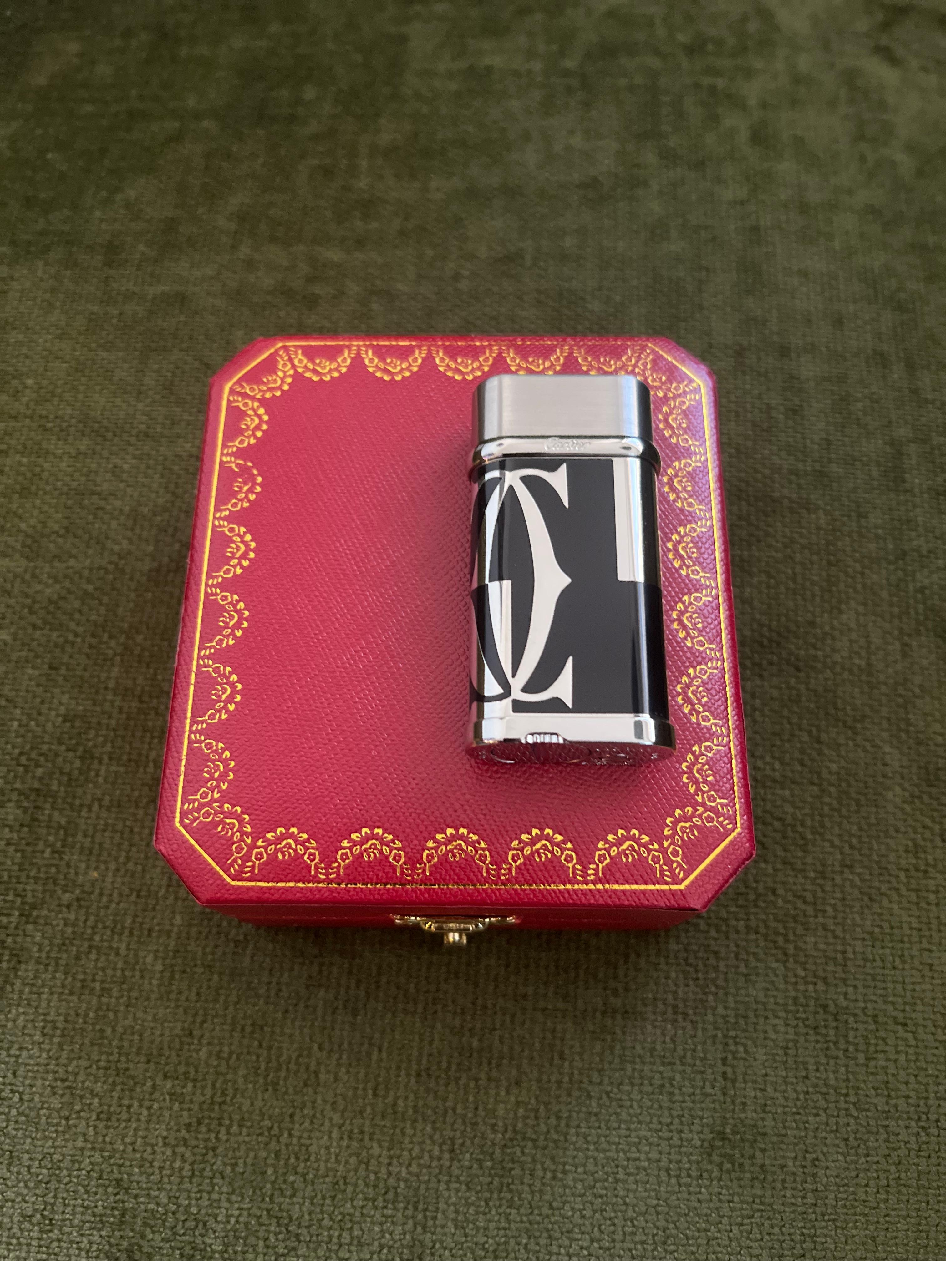 Le Must de Cartier Vintage Seltener Cartier Leuchte Schwarz Emaille Logo-Motiv Circa 90 im Angebot 5