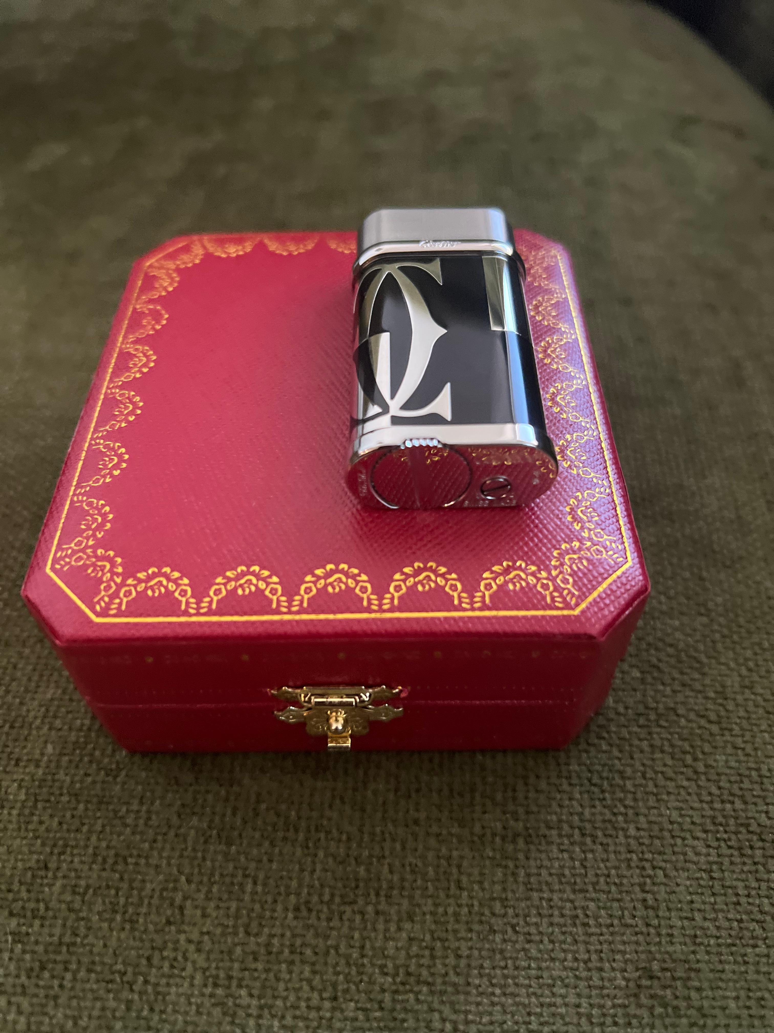 Le Must de Cartier Vintage Seltener Cartier Leuchte Schwarz Emaille Logo-Motiv Circa 90 im Angebot 6