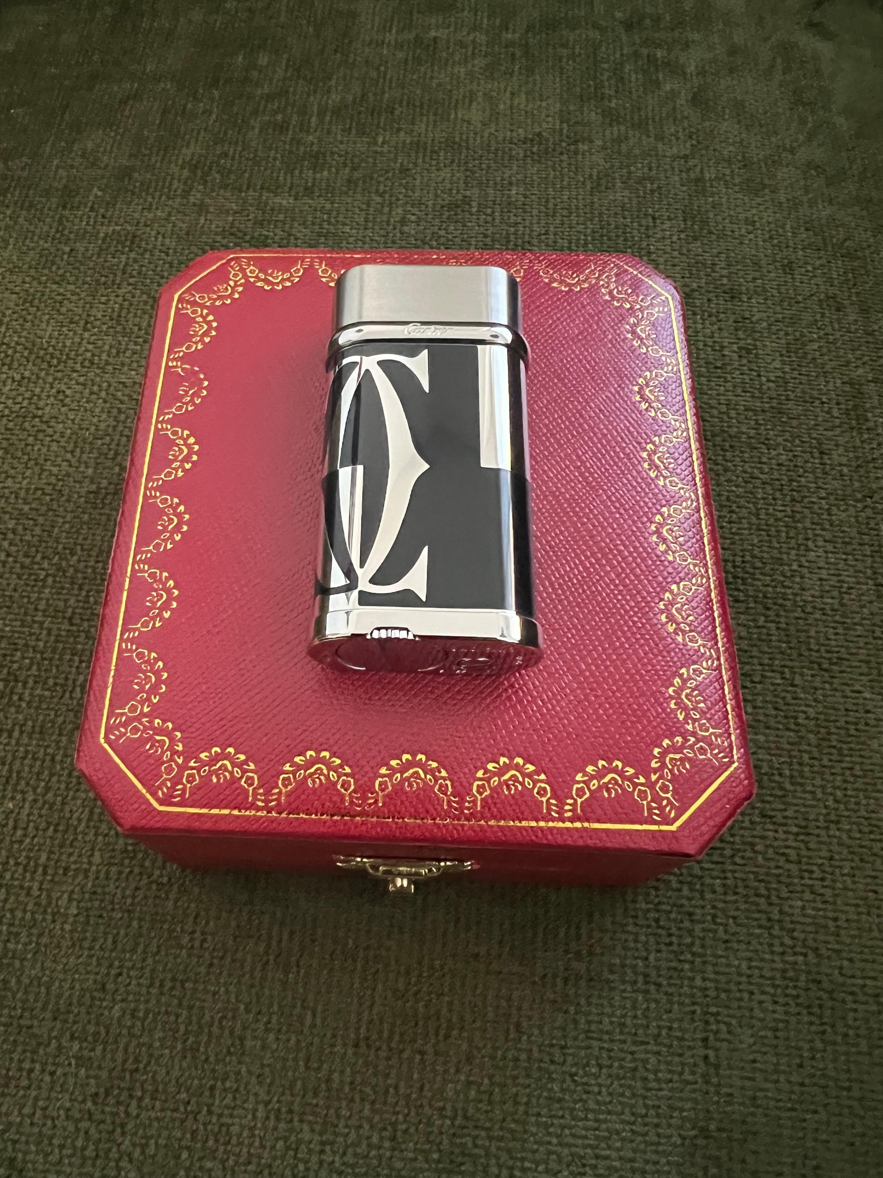 Le Must de Cartier Vintage Seltener Cartier Leuchte Schwarz Emaille Logo-Motiv Circa 90 im Angebot 8