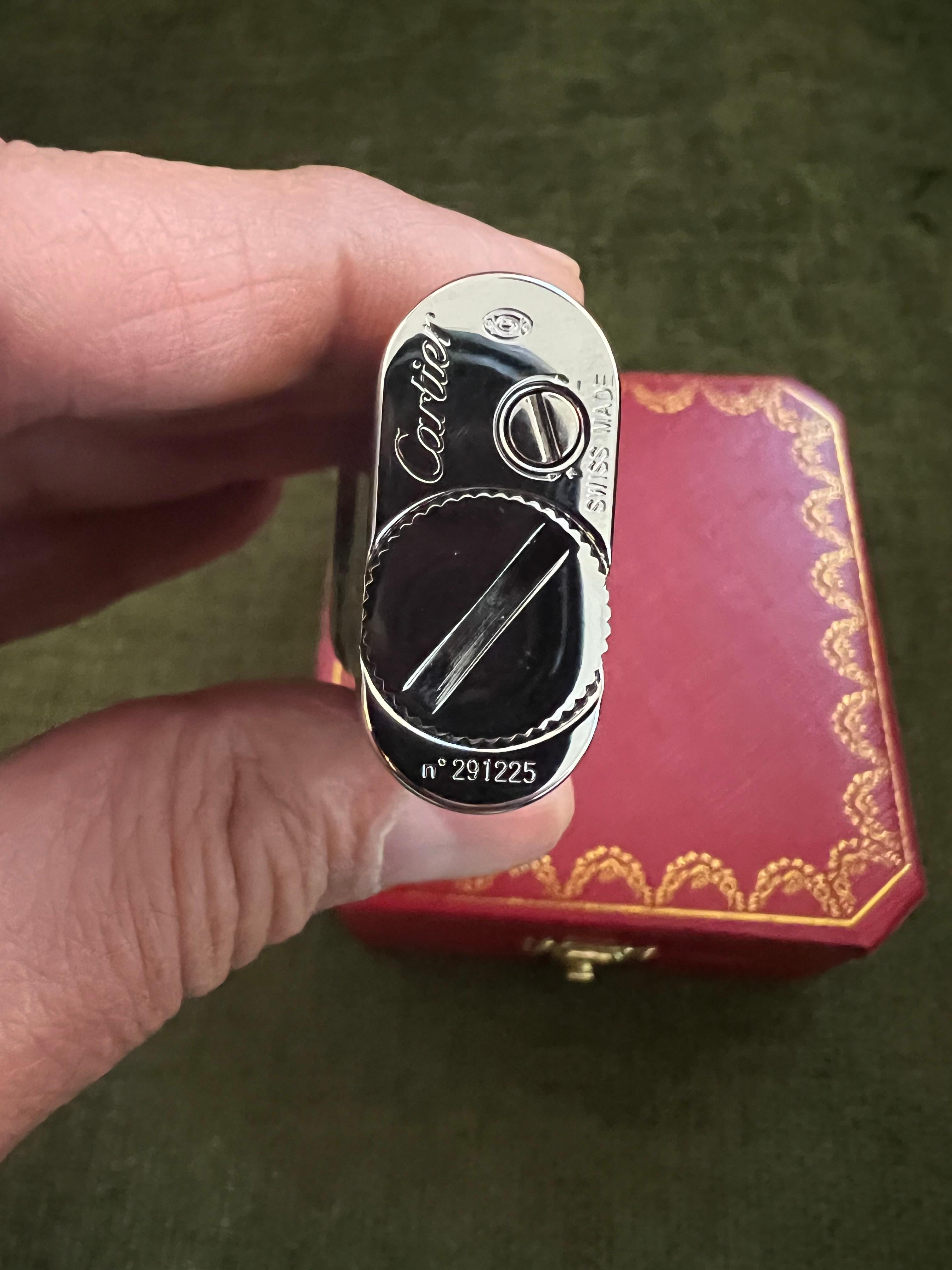 Le Must de Cartier Vintage Seltener Cartier Leuchte Schwarz Emaille Logo-Motiv Circa 90 im Zustand „Hervorragend“ im Angebot in New York, NY