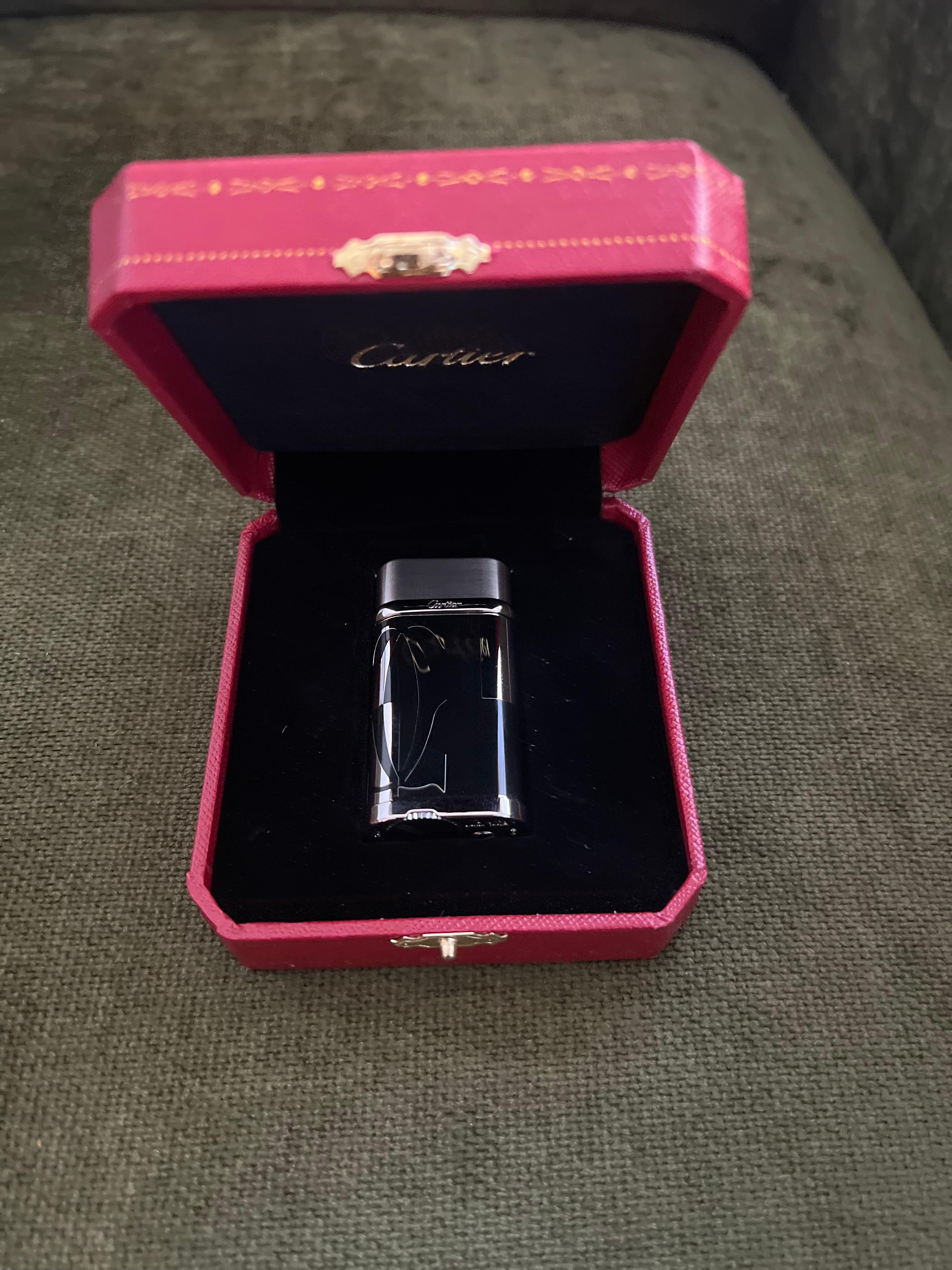Le Must de Cartier Vintage Rare Cartier Lighter Black Enamel Logo Motif Circa 90 For Sale 2
