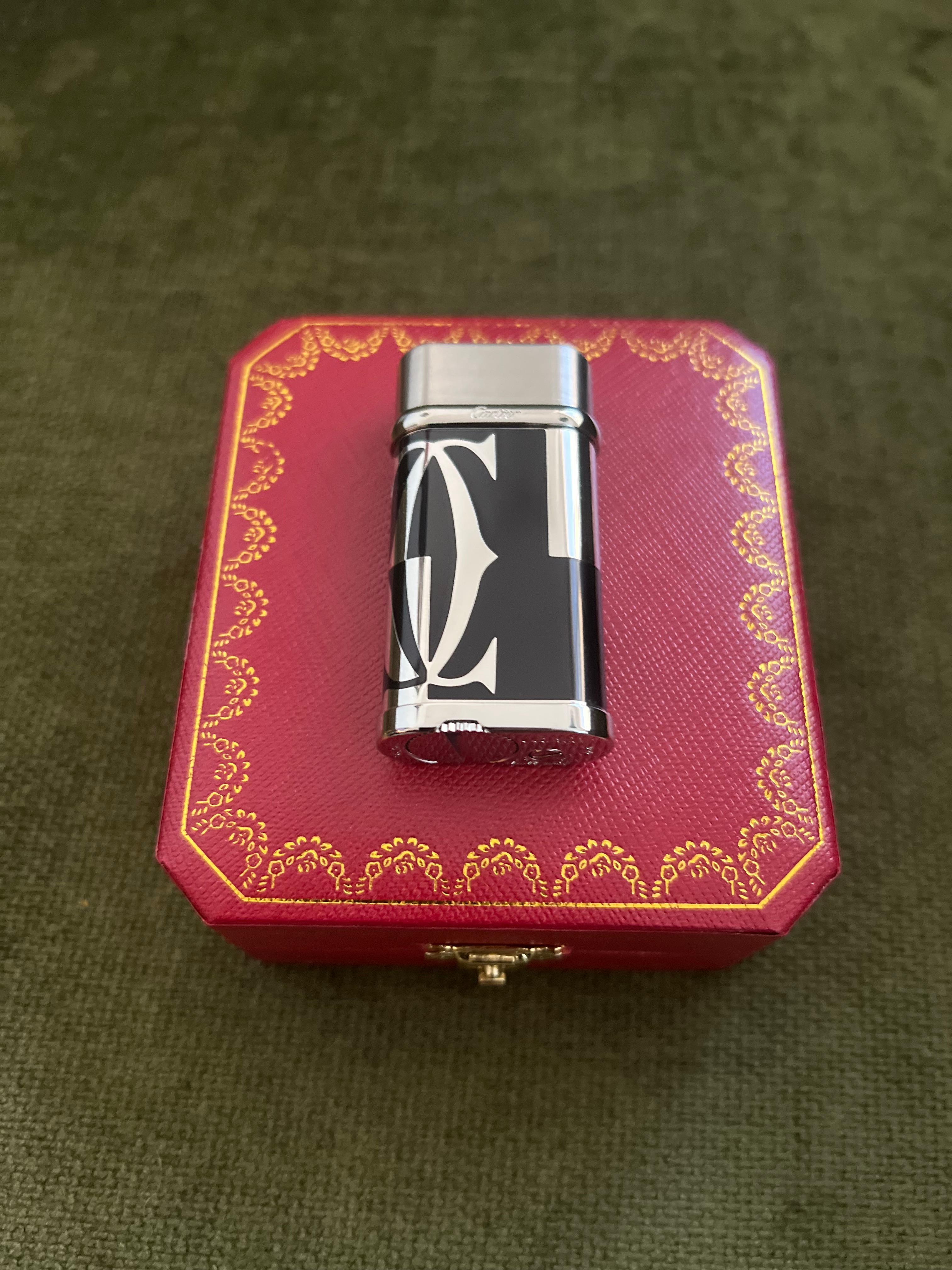 Le Must de Cartier Vintage Seltener Cartier Leuchte Schwarz Emaille Logo-Motiv Circa 90 im Angebot 3
