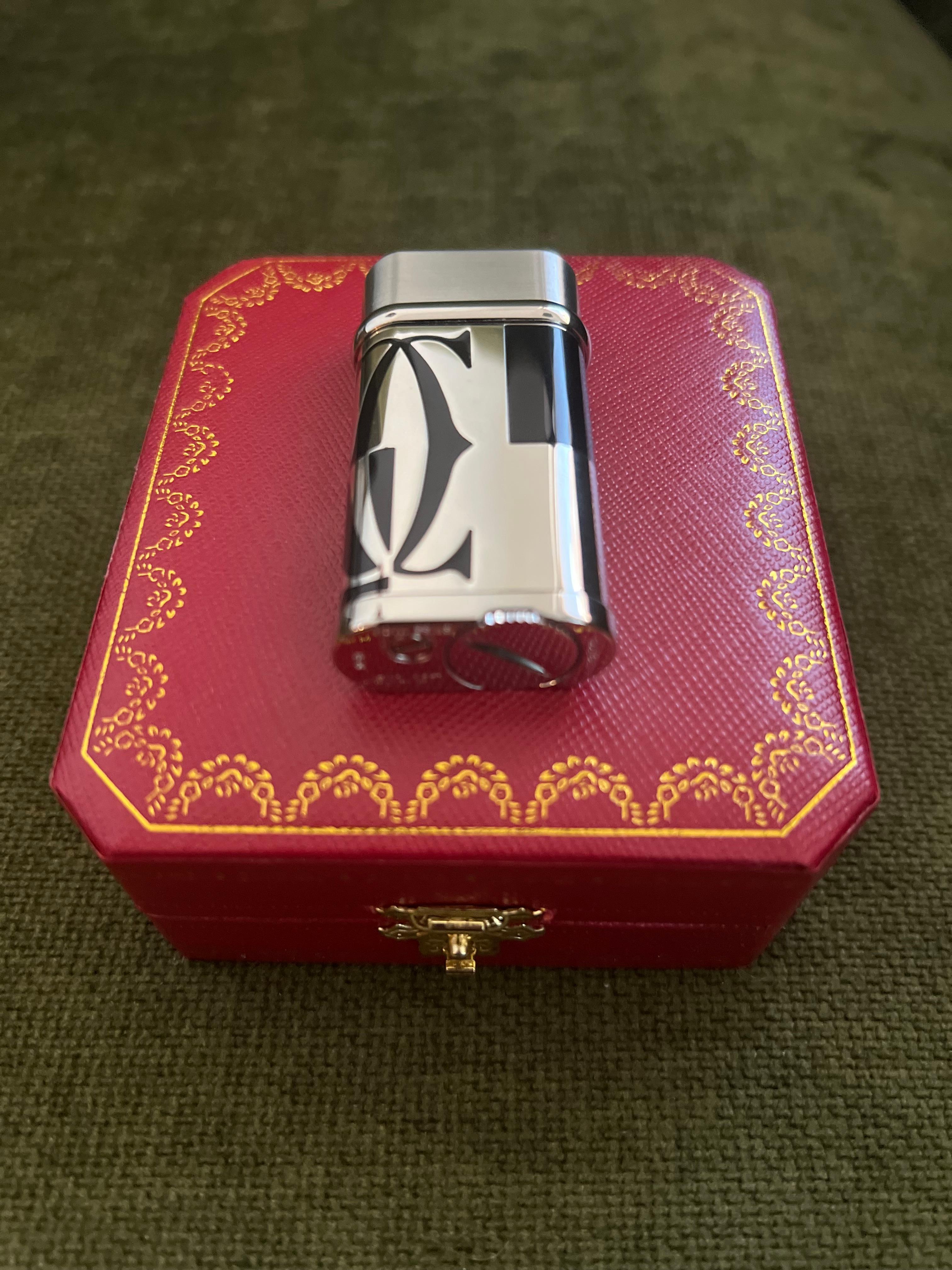 Le Must de Cartier Vintage Seltener Cartier Leuchte Schwarz Emaille Logo-Motiv Circa 90 im Angebot 4