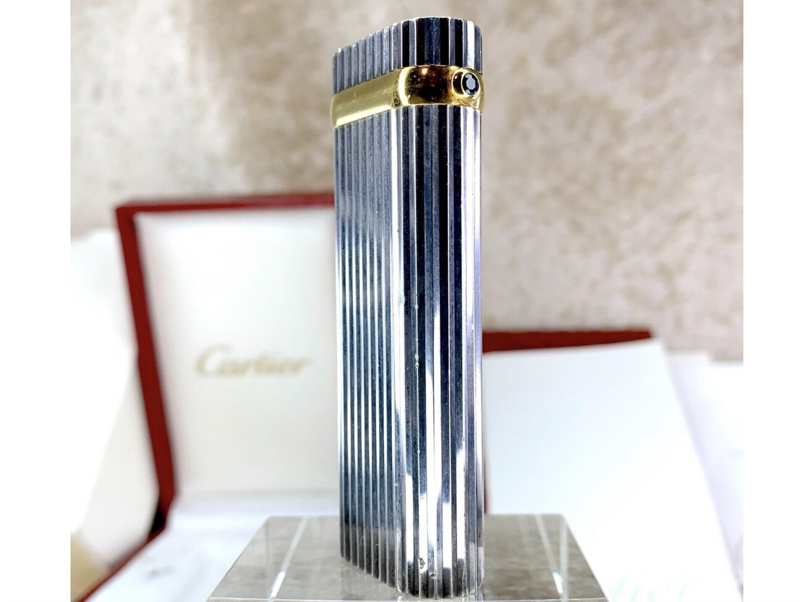 Rétro Le Must de Cartier Briquet Godron vintage en argent, saphir cabochon et or, années 90
