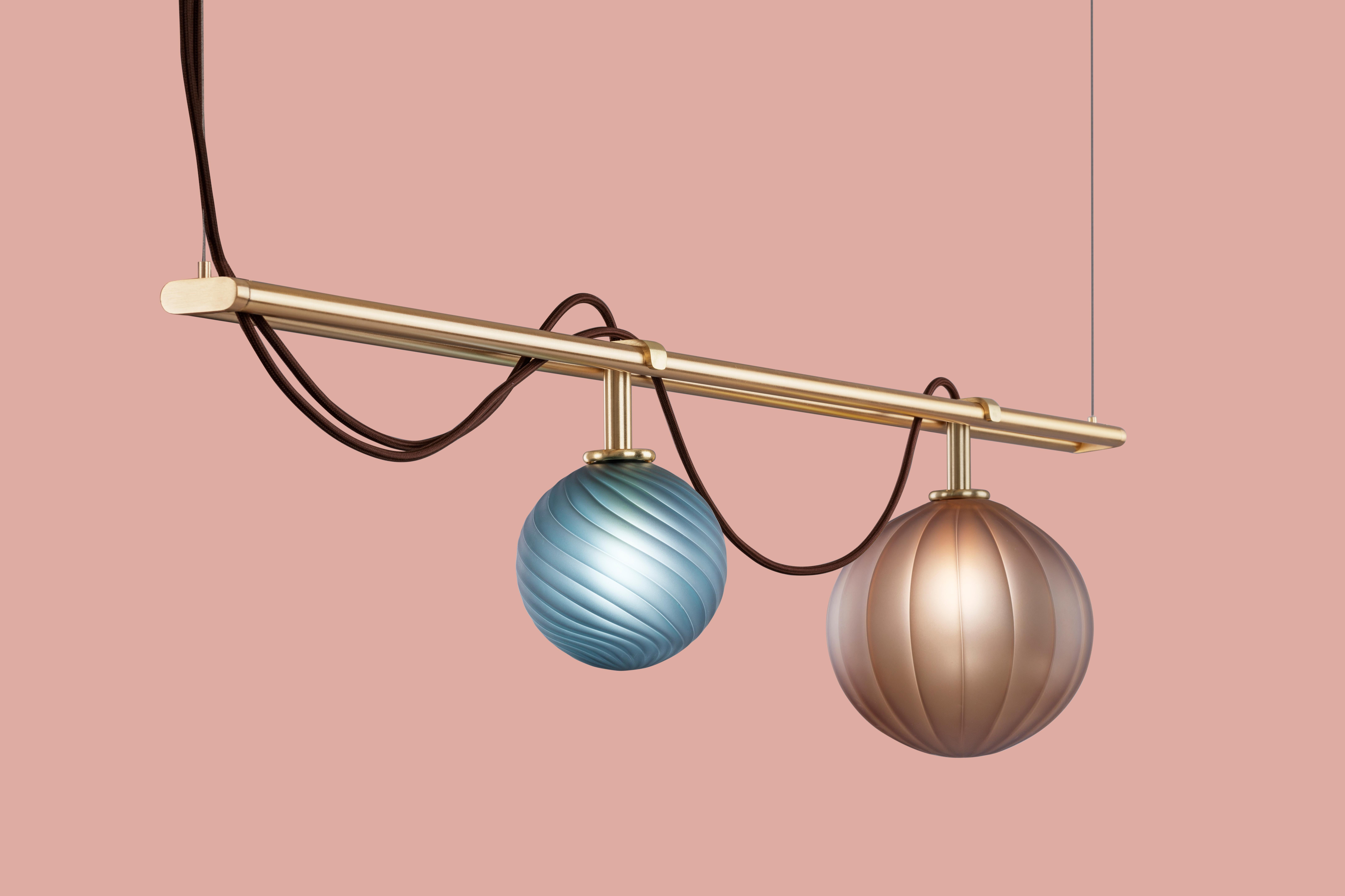 Lampada a sospensione Le Perle Big di Euroluce Bigli
Dimensioni: D 18 x L 120 x H 28 cm.
Materiali: Metallo e vetro.

Disponibile in diversi colori e dimensioni. I prezzi possono variare. Tutte le nostre lampade possono essere cablate a seconda del