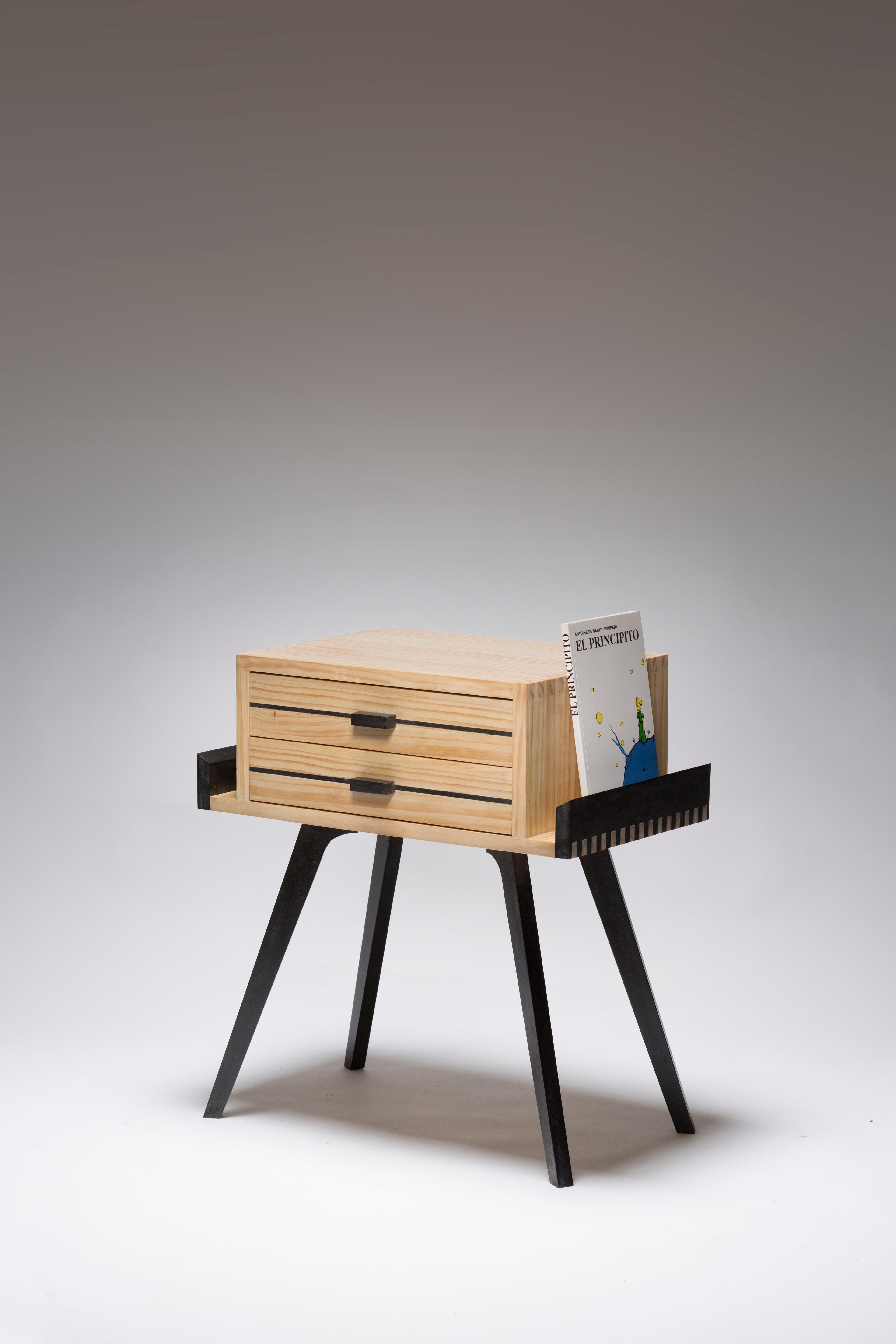 Le Petit nightstand is Inspired to the 50's with its sputnik legs and squared case.
Le Petit nightstand case can be made in different woods and the legs lacquered in different colors, as per client request.
The tray accommodates a book or a pair of