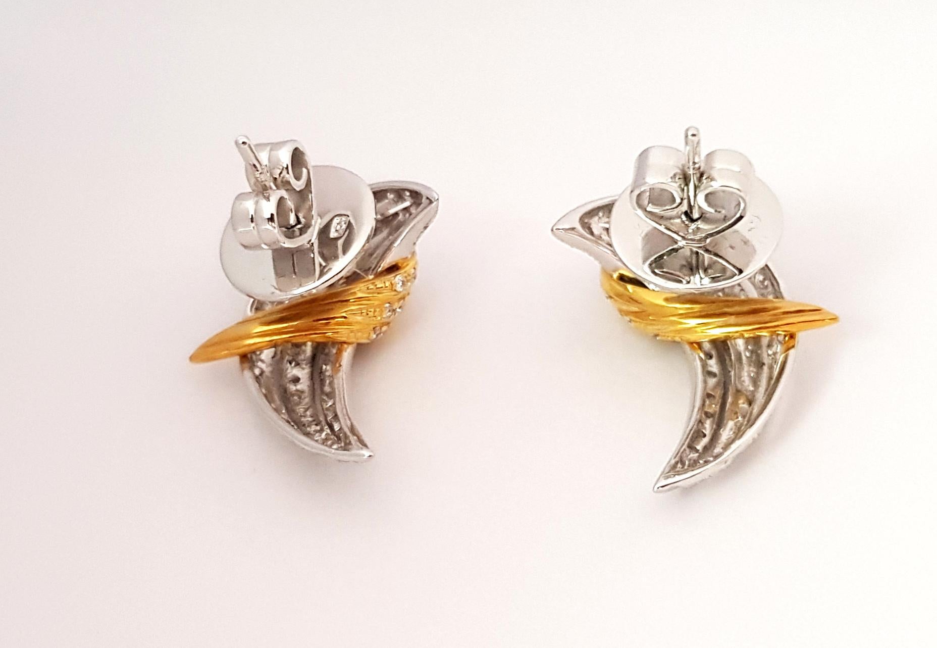 Le Phoenix Diamond Earrings Set in 18K Gold Settings In New Condition For Sale In Bangkok, 10