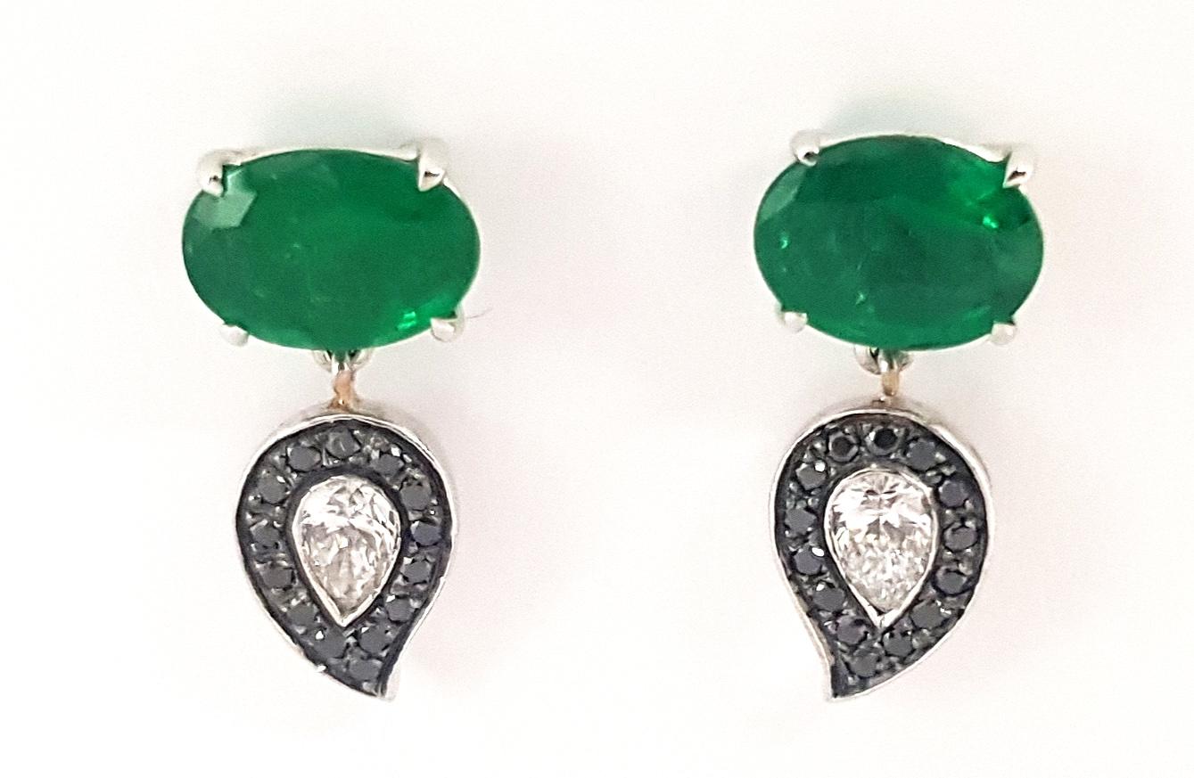 Emerald 2.23 carats, Diamond 0.27 carat, and Black Diamond 0.17 carat Earrings set in 18K White Gold Settings

Width: 0.8 cm
Length: 1.7 cm
Weight: 4.69 grams

Inspired by the graceful movement, form and beauty of the mythological animal, the claw