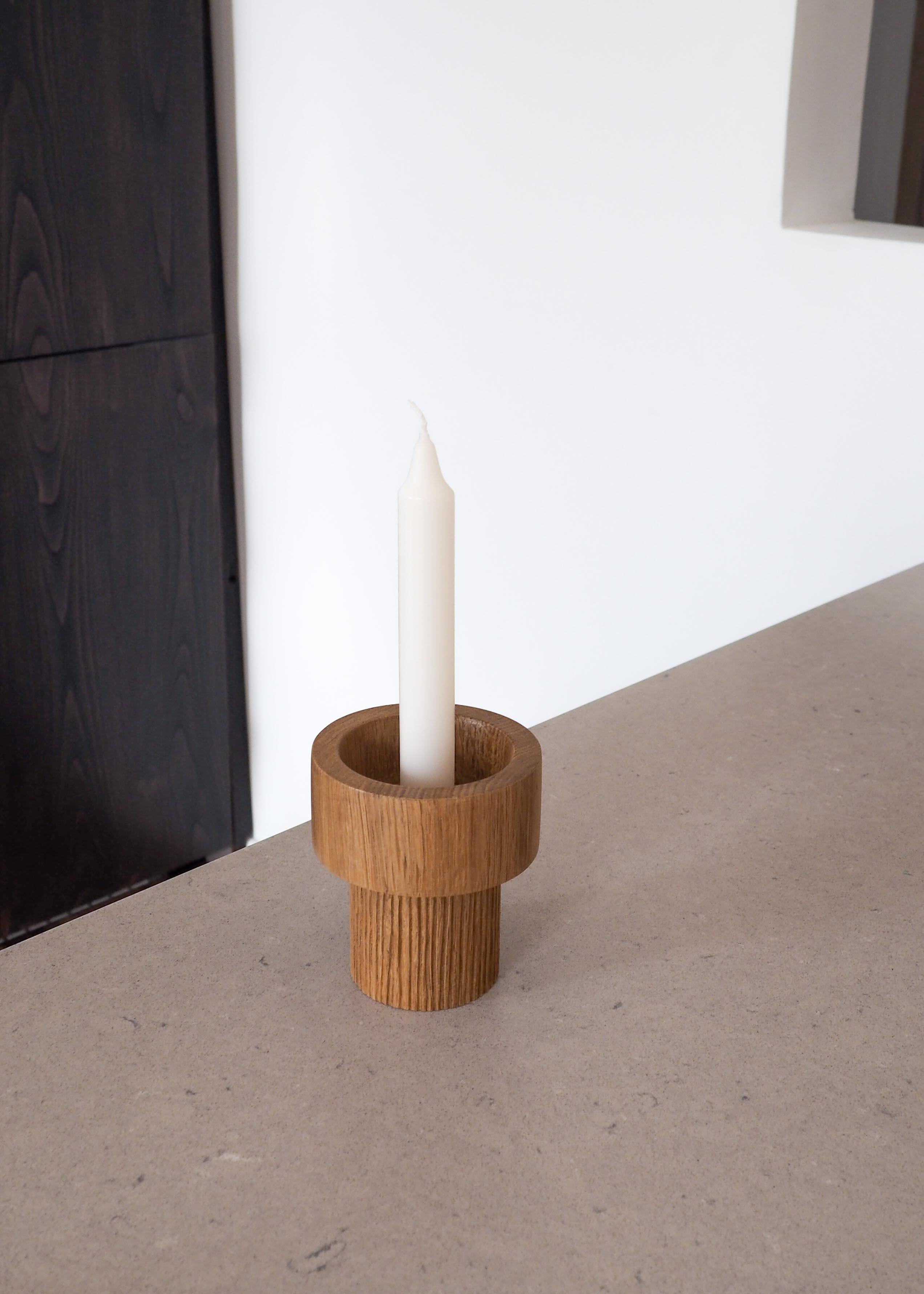 LE RAYÉ candlestick, oak wood, handmade in France, OROS Editiion In New Condition For Sale In MARSEILLE, FR