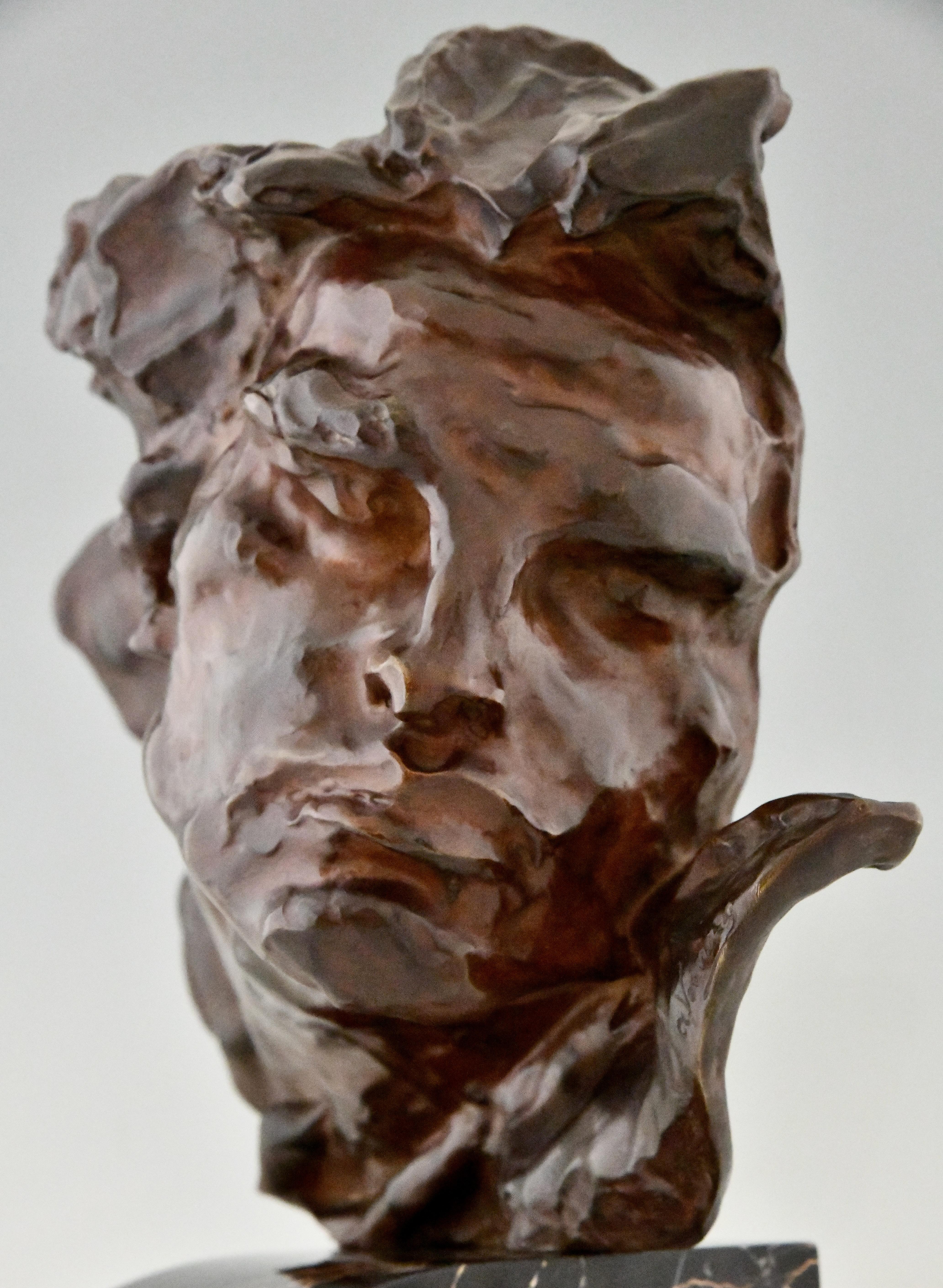 LE RHONE Escultura Art Decó de bronce de un hombre firmada por André César Vermare en venta 4