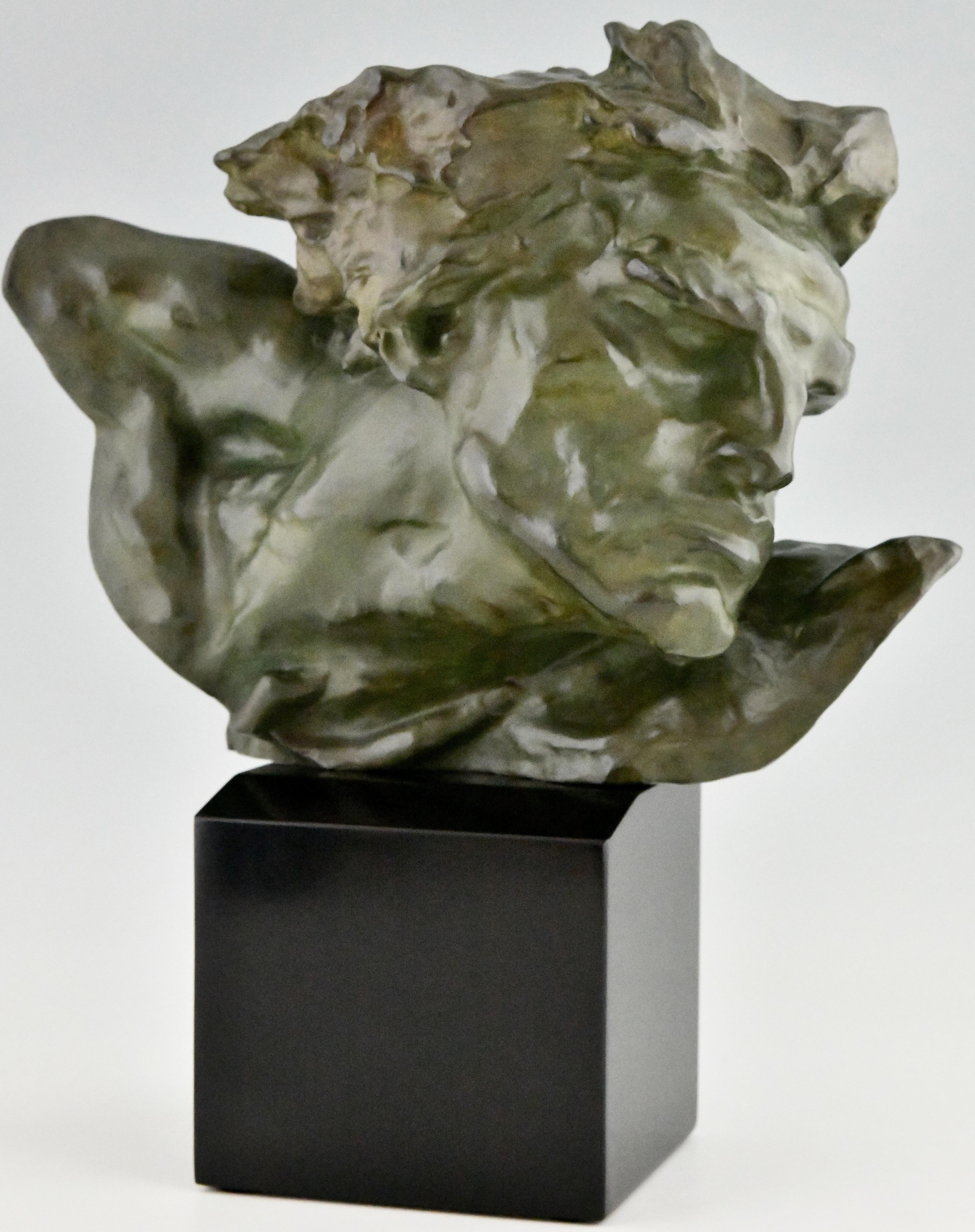 Le Rhône Sculpture en bronze Art déco d'un homme signée par André César Vermare, France 1920. 
Bronze patiné sur un socle en marbre noir belge.
Le Rhône et la Saône est une sculpture monumentale en marbre représentant les deux fleuves français sous