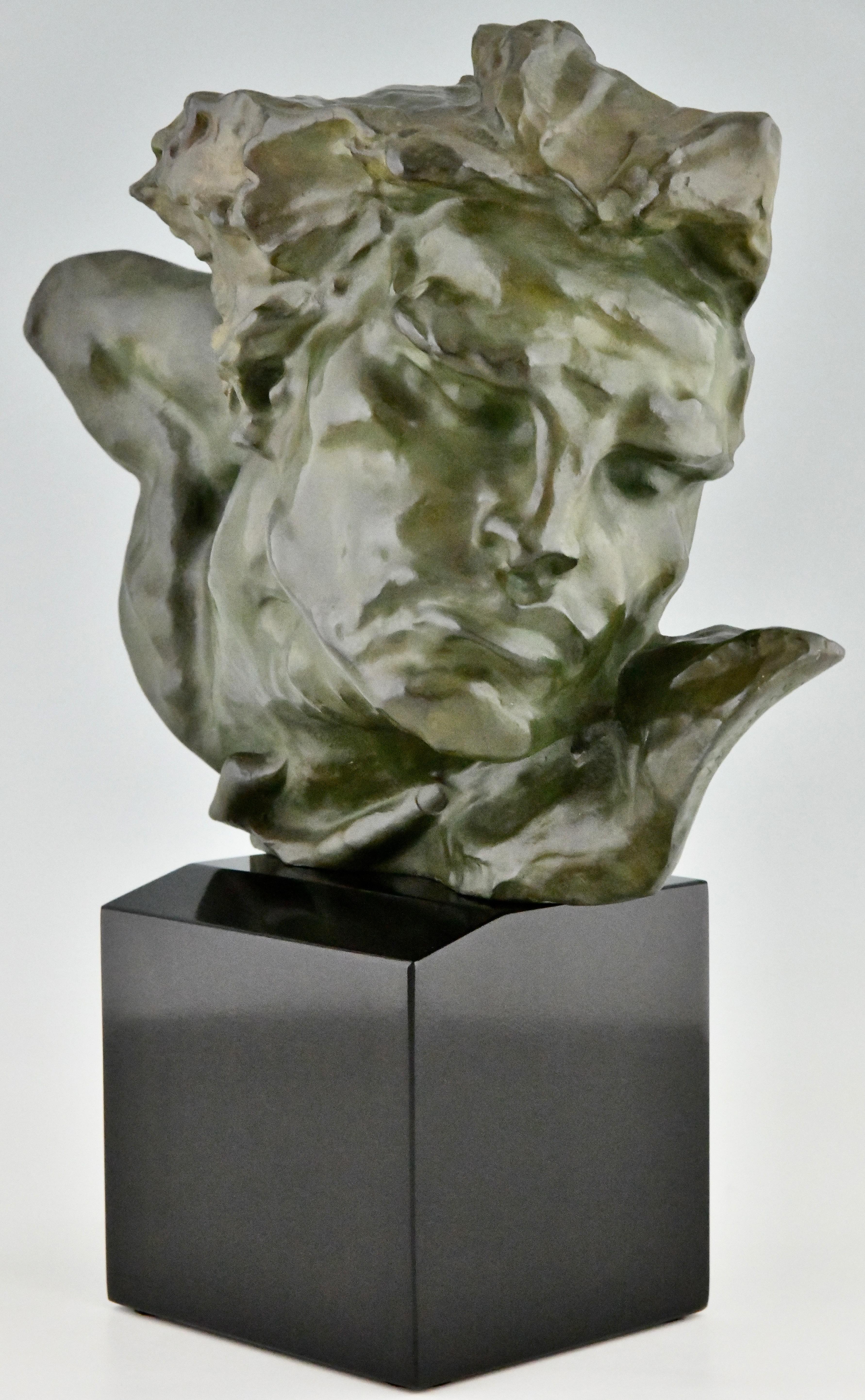 Art déco Le Rhône Sculpture en bronze Art Déco d'un homme signée par André César Vermare