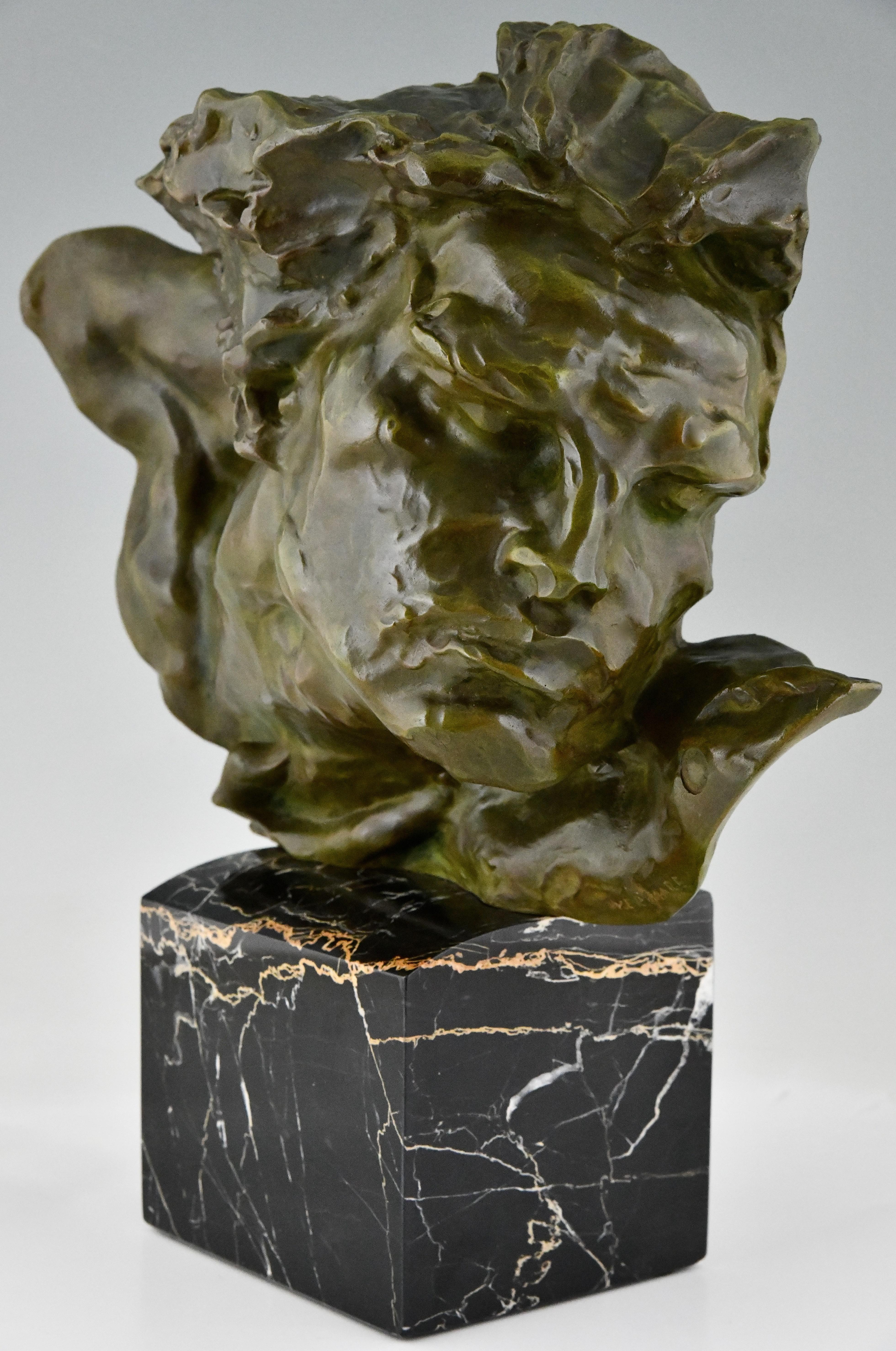 Français Le Rhône Sculpture en bronze Art Déco d'un homme signée par André César Vermare